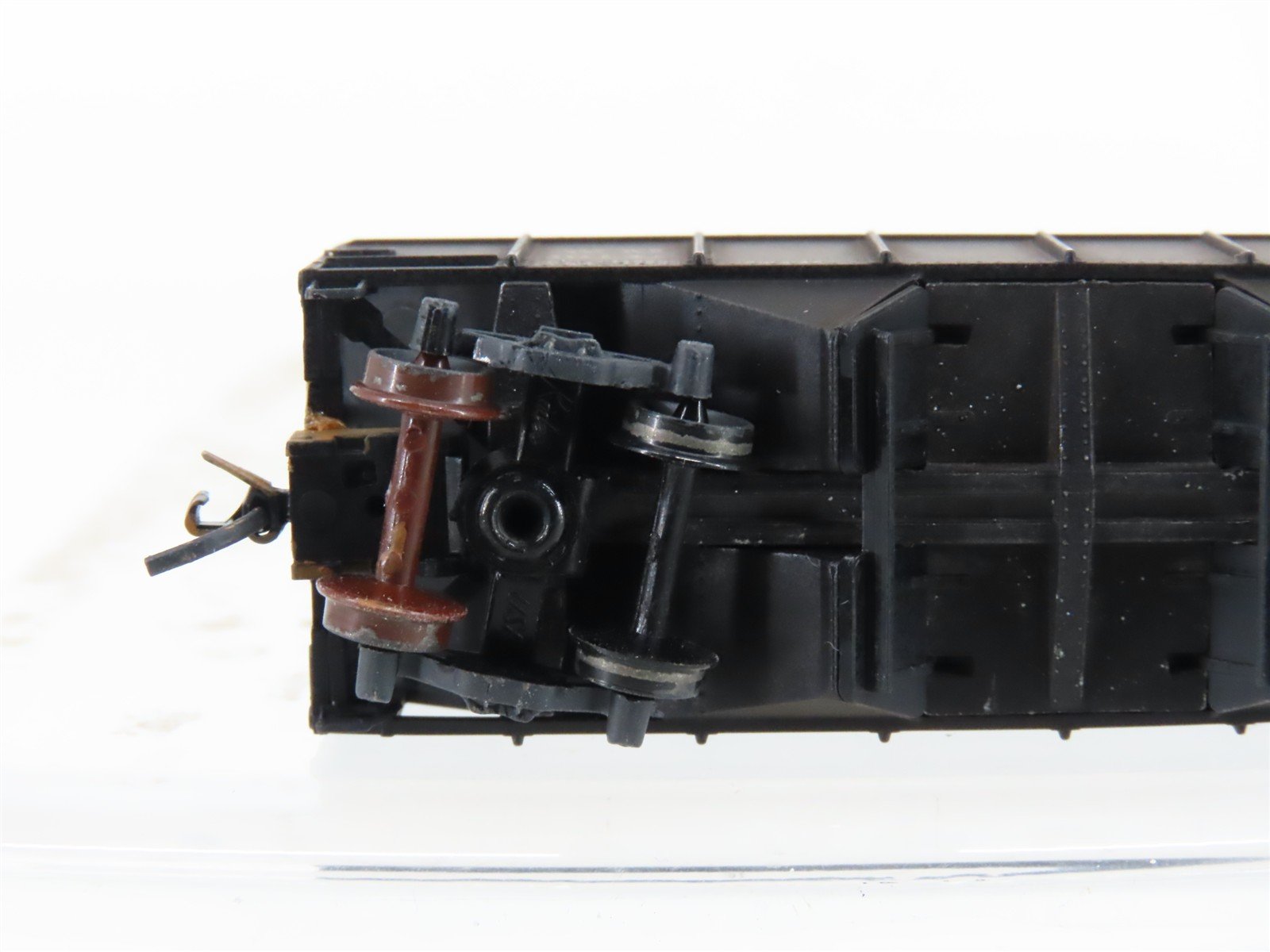 N Micro-Trains/Kadee 56092 WM Western Maryland 2-Bay Hopper #10140 Weathered