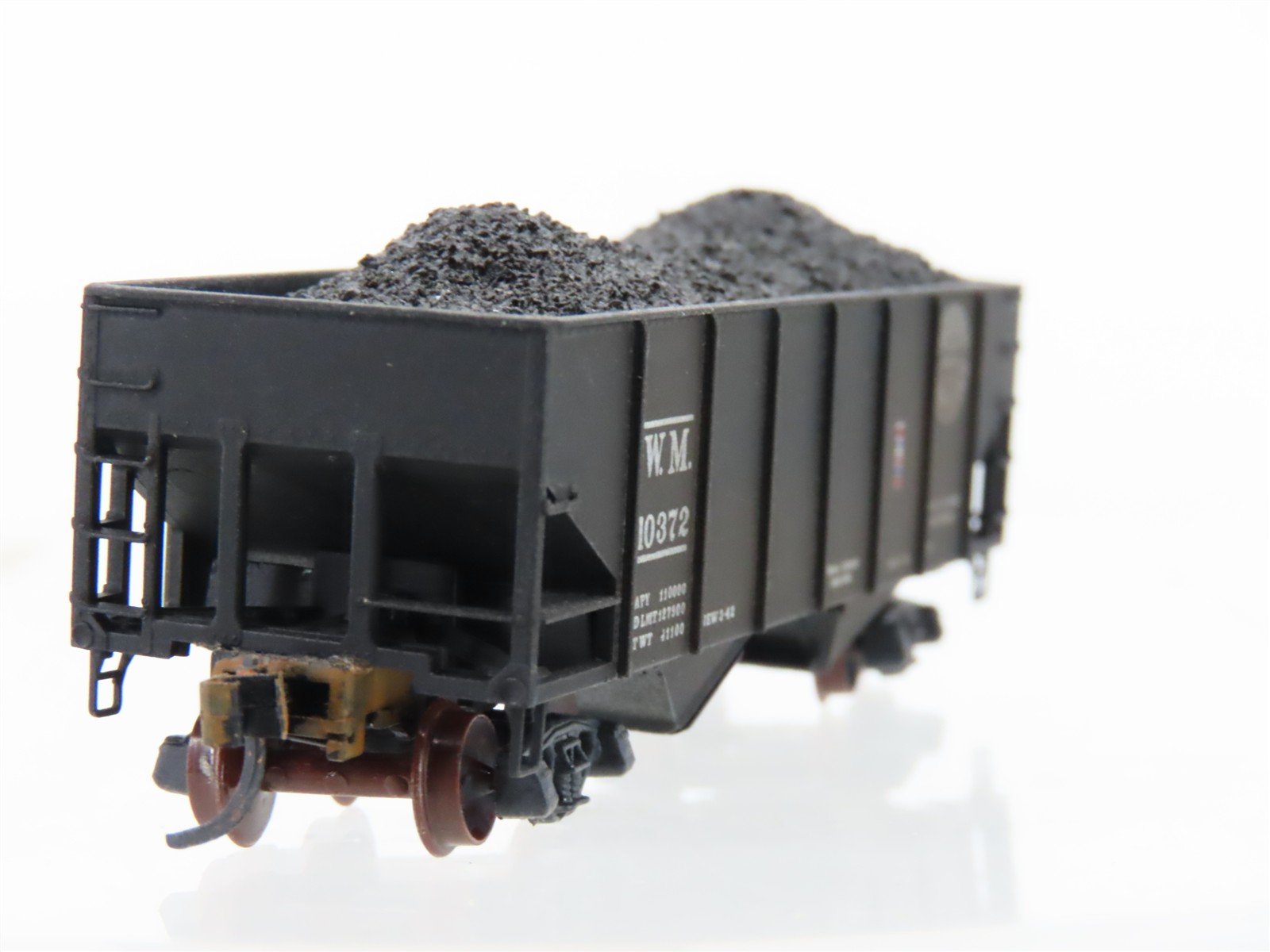 N Micro-Trains/Kadee 56092 WM Western Maryland 2-Bay Hopper #10140 Weathered