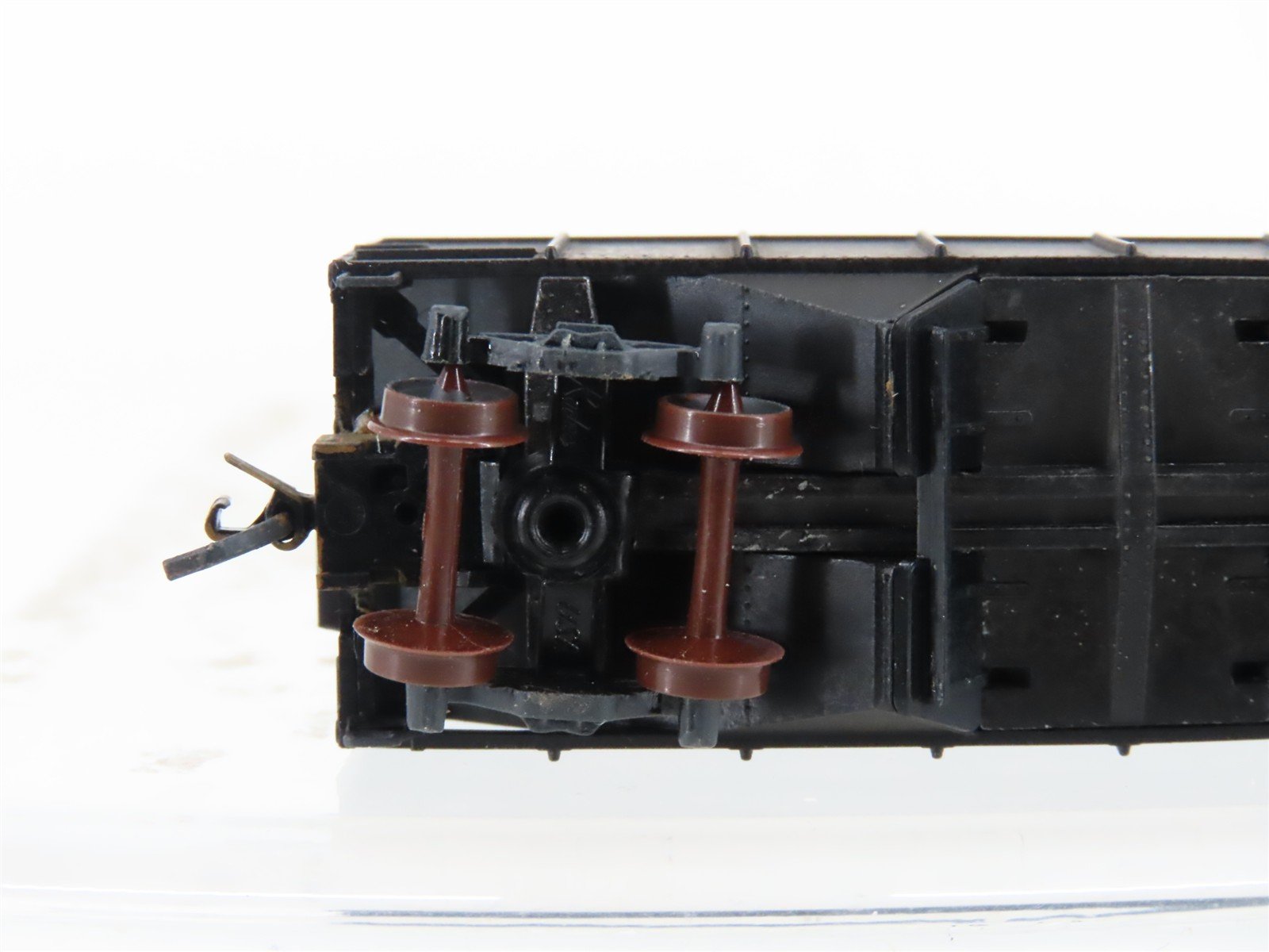 N Micro-Trains/Kadee 56092 WM Western Maryland 2-Bay Hopper #10140 Weathered
