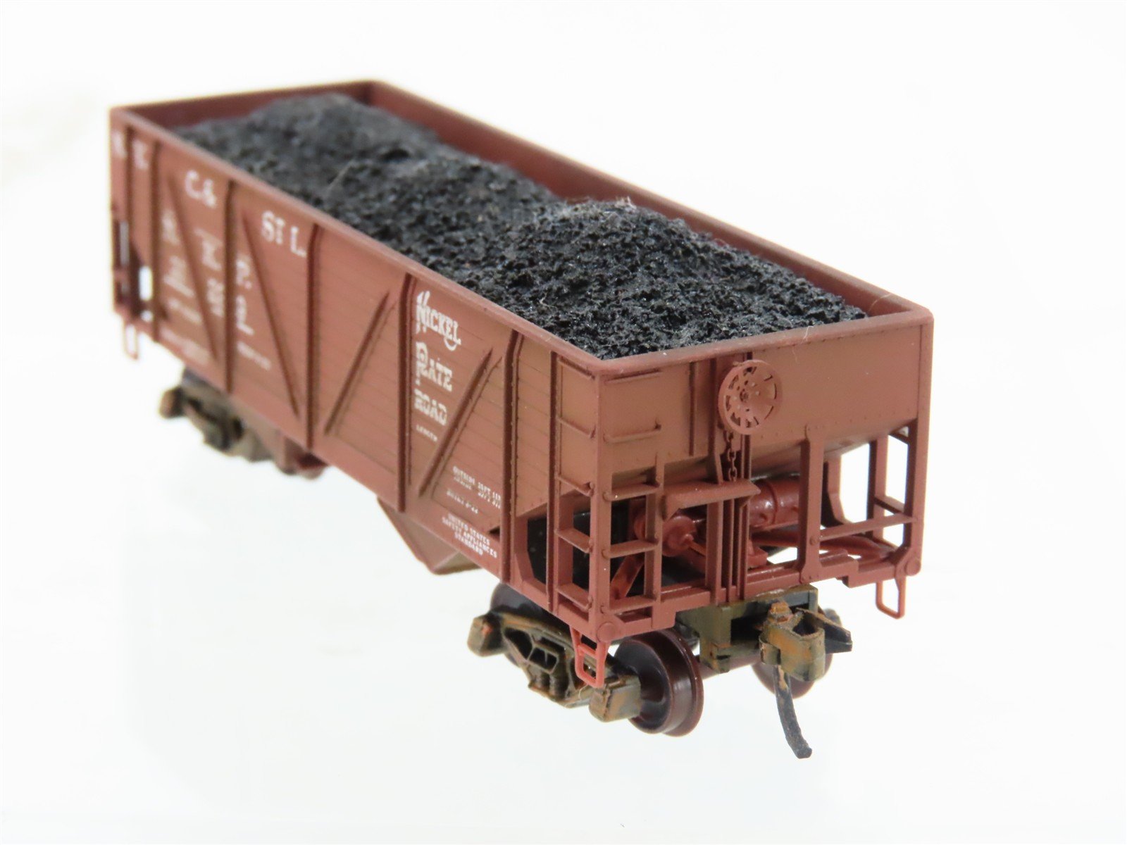 N Micro-Trains/Kadee 57050 NKP Nickel Plate Road 2-Bay Hopper #31299 Weathered