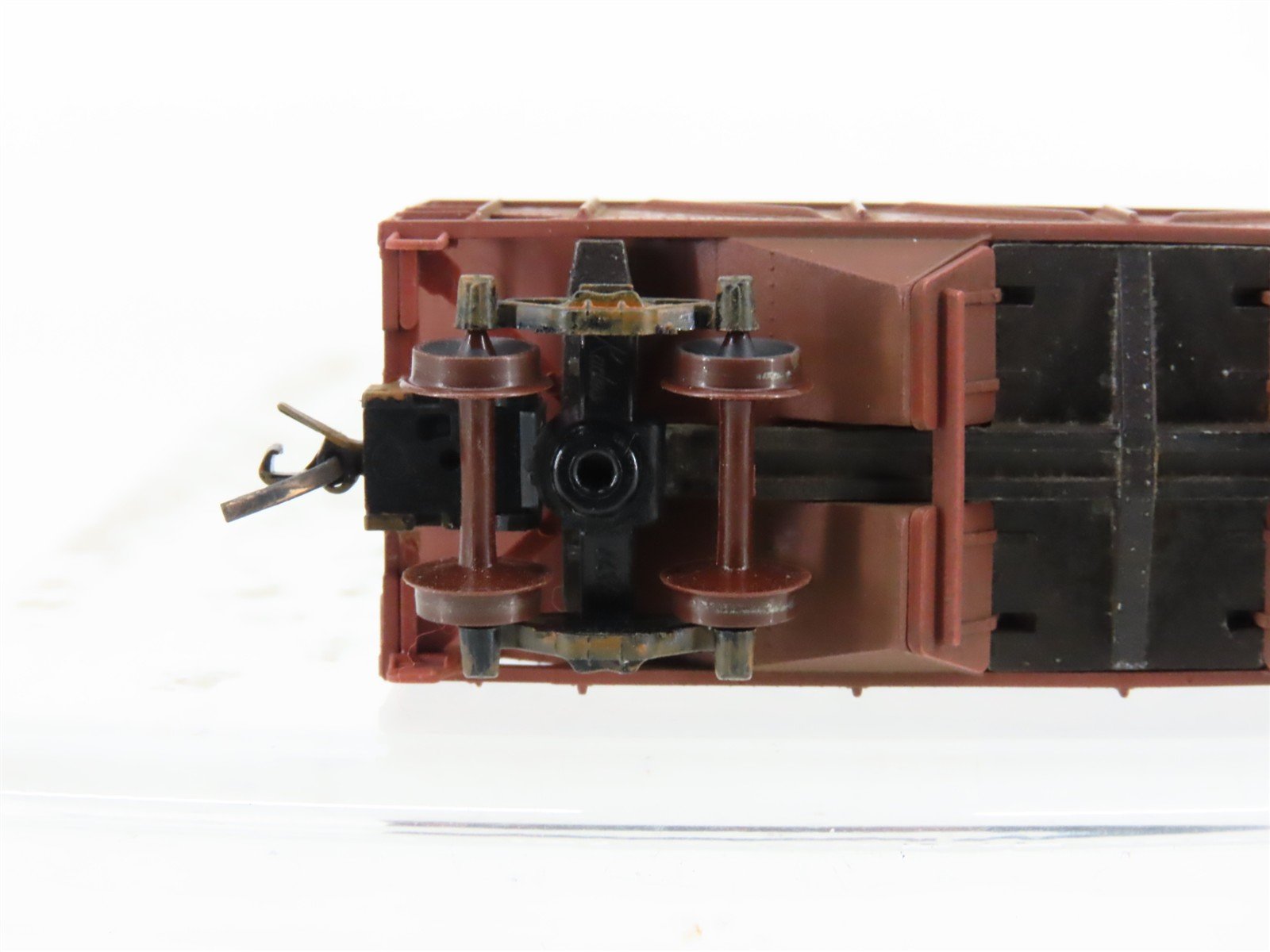 N Micro-Trains/Kadee 57050 NKP Nickel Plate Road 2-Bay Hopper #31299 Weathered