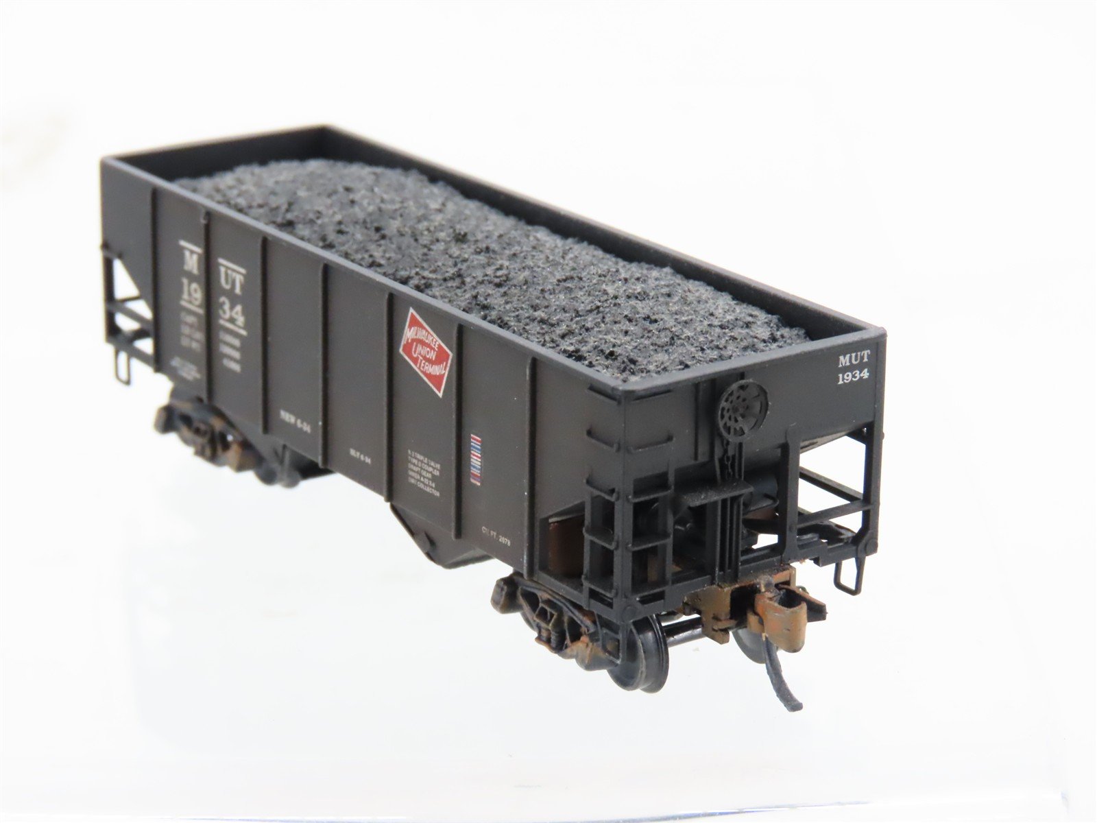 N Micro-Trains MTL MUT Milwaukee Union Terminal 2-Bay Hopper #1934 Weathered