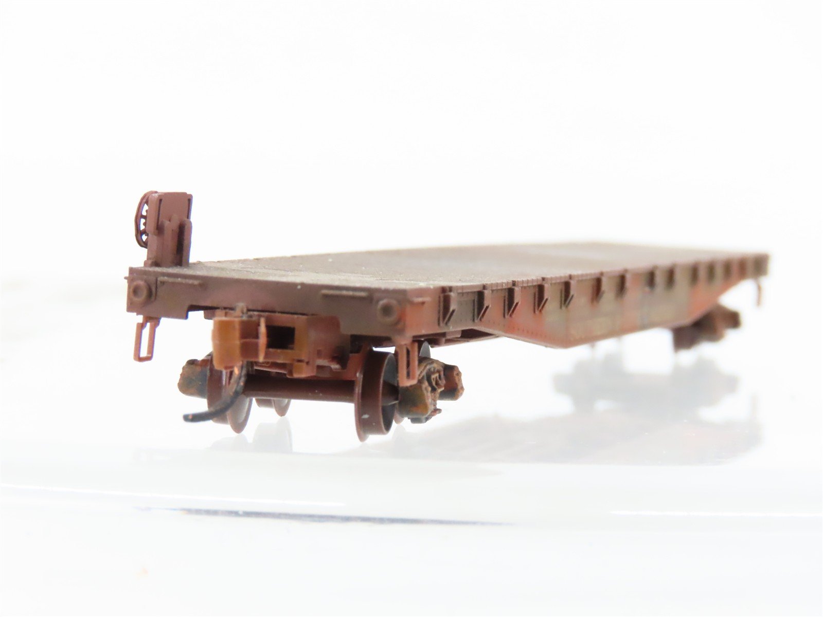 N Scale Micro-Trains 04553030 SP Southern Pacific 50' Flatcar #142533 Weathered