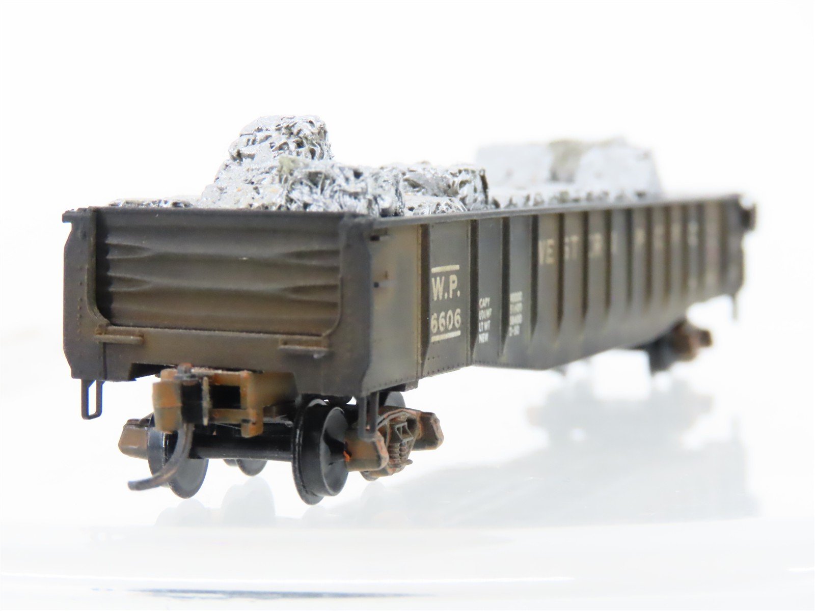 N Micro-Trains/Kadee 46051 WP Western Pacific 50' Gondola #6606 wLoad Weathered