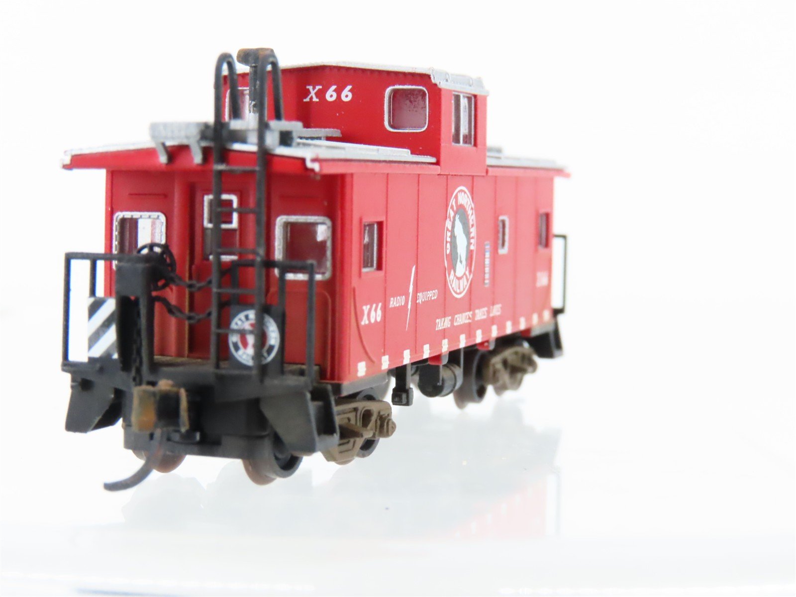 N Scale Atlas 43008 GN Great Northern Extend Vision Caboose #X66 Weathered