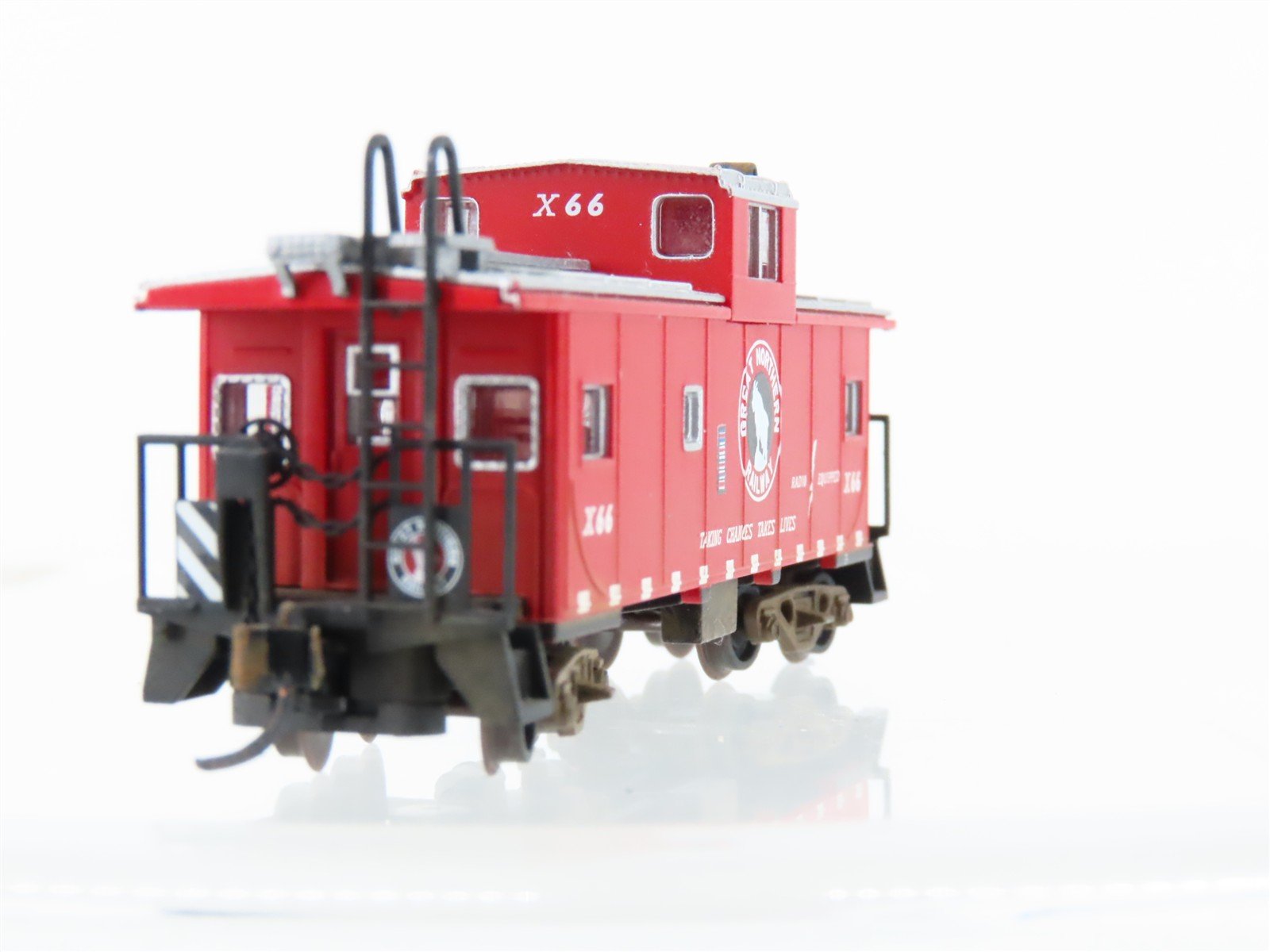 N Scale Atlas 43008 GN Great Northern Extend Vision Caboose #X66 Weathered