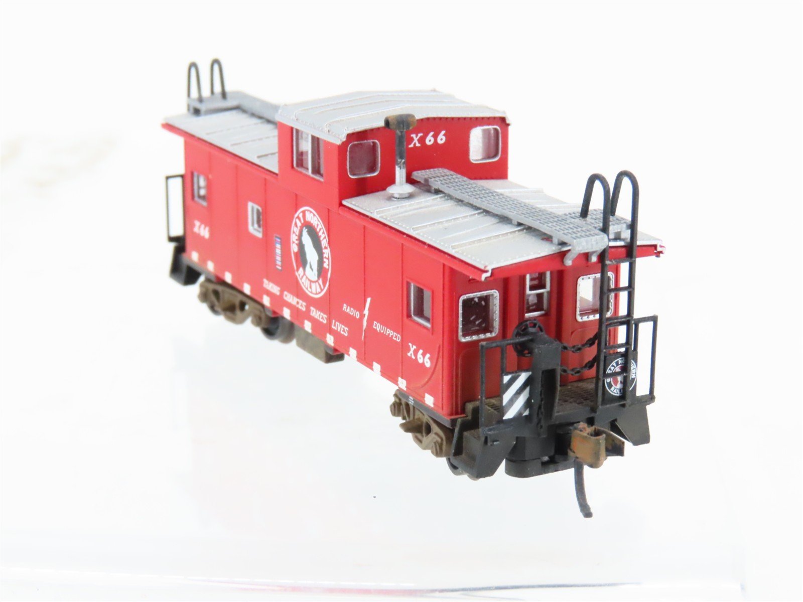 N Scale Atlas 43008 GN Great Northern Extend Vision Caboose #X66 Weathered