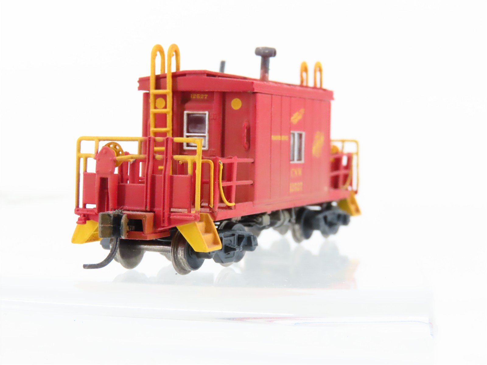 N Scale Bluford Shops 25090 CNW Railway Transfer Caboose #12527 Weathered