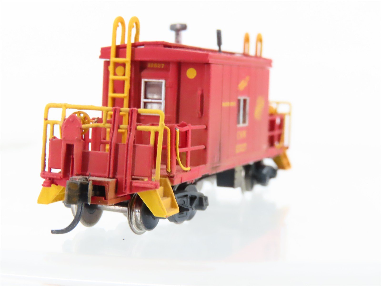 N Scale Bluford Shops 25090 CNW Railway Transfer Caboose #12527 Weathered