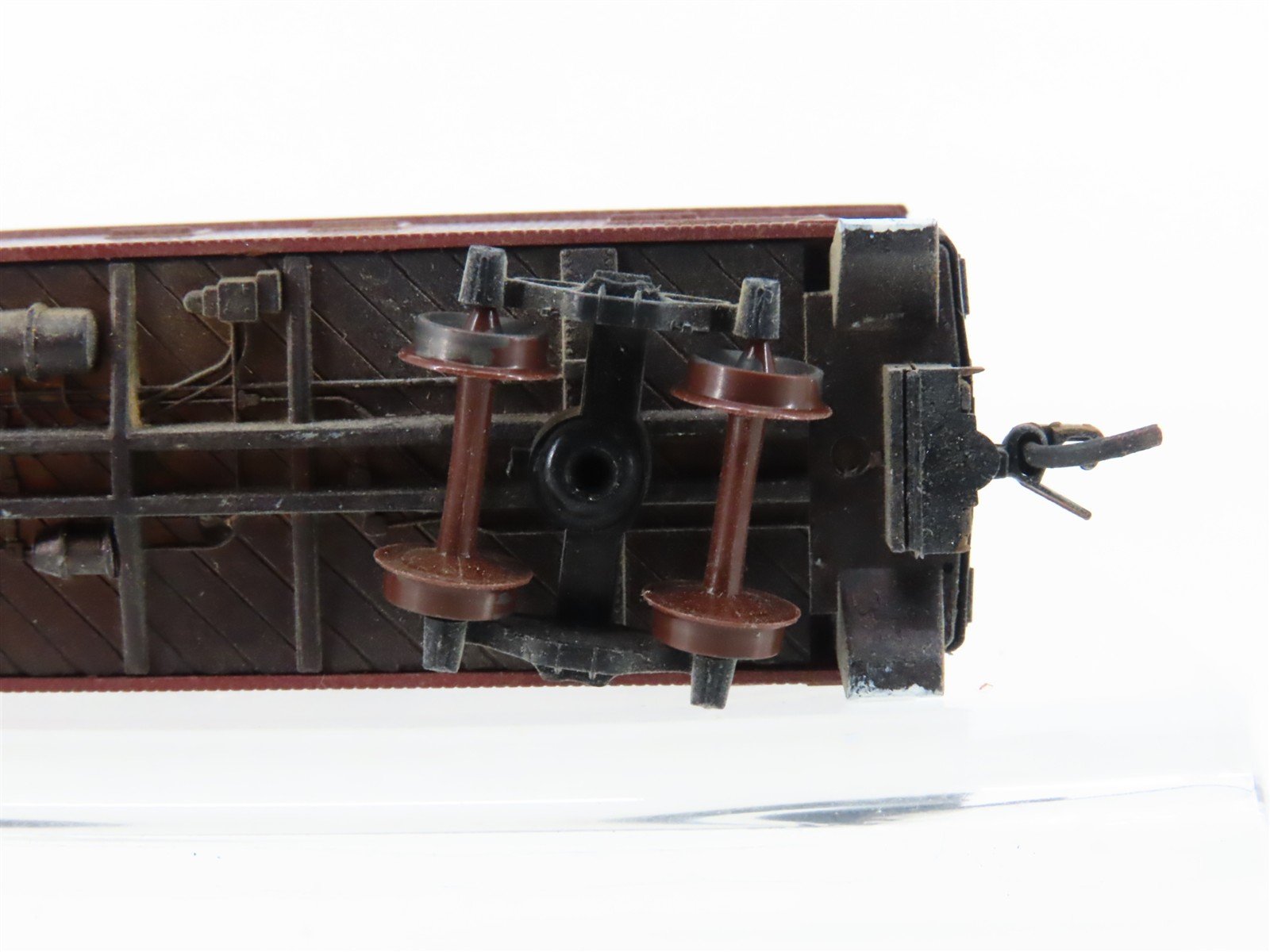 N Scale Micro-Trains/Kadee 50040 ATSF Santa Fe Caboose #1083 Weathered