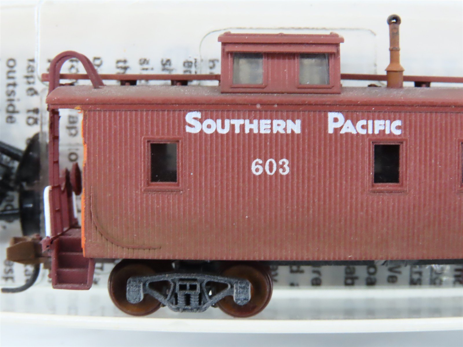 N Scale Micro-Trains/Kadee 50070 SP Southern Pacific Caboose #603 Weathered