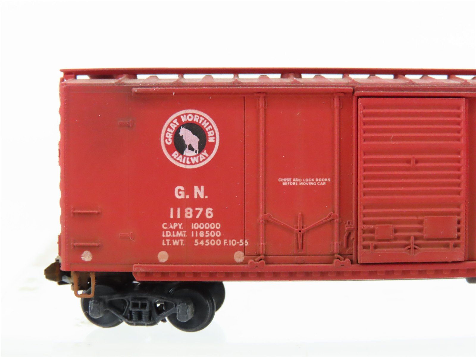 N Scale Micro-Trains MTL GN Great Northern 40' Boxcar #11876 Weathered