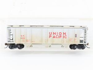 N Scale Atlas UP Union Pacific 3-Bay Covered Hopper #19711 Weathered