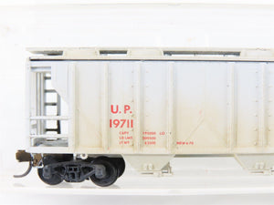 N Scale Atlas UP Union Pacific 3-Bay Covered Hopper #19711 Weathered