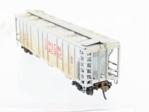 N Scale Atlas UP Union Pacific 3-Bay Covered Hopper #19711 Weathered