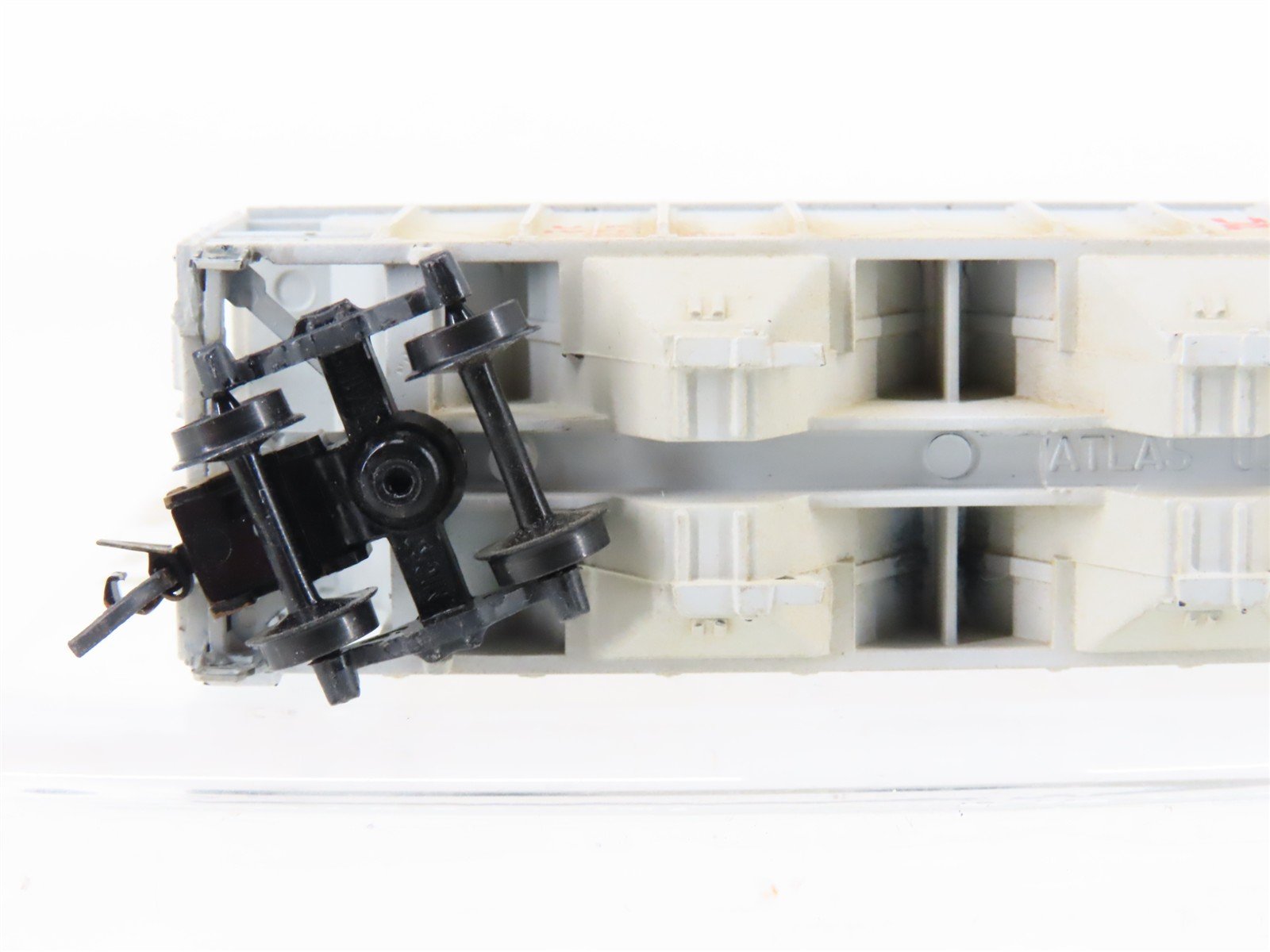N Scale Atlas UP Union Pacific 3-Bay Covered Hopper #19711 Weathered