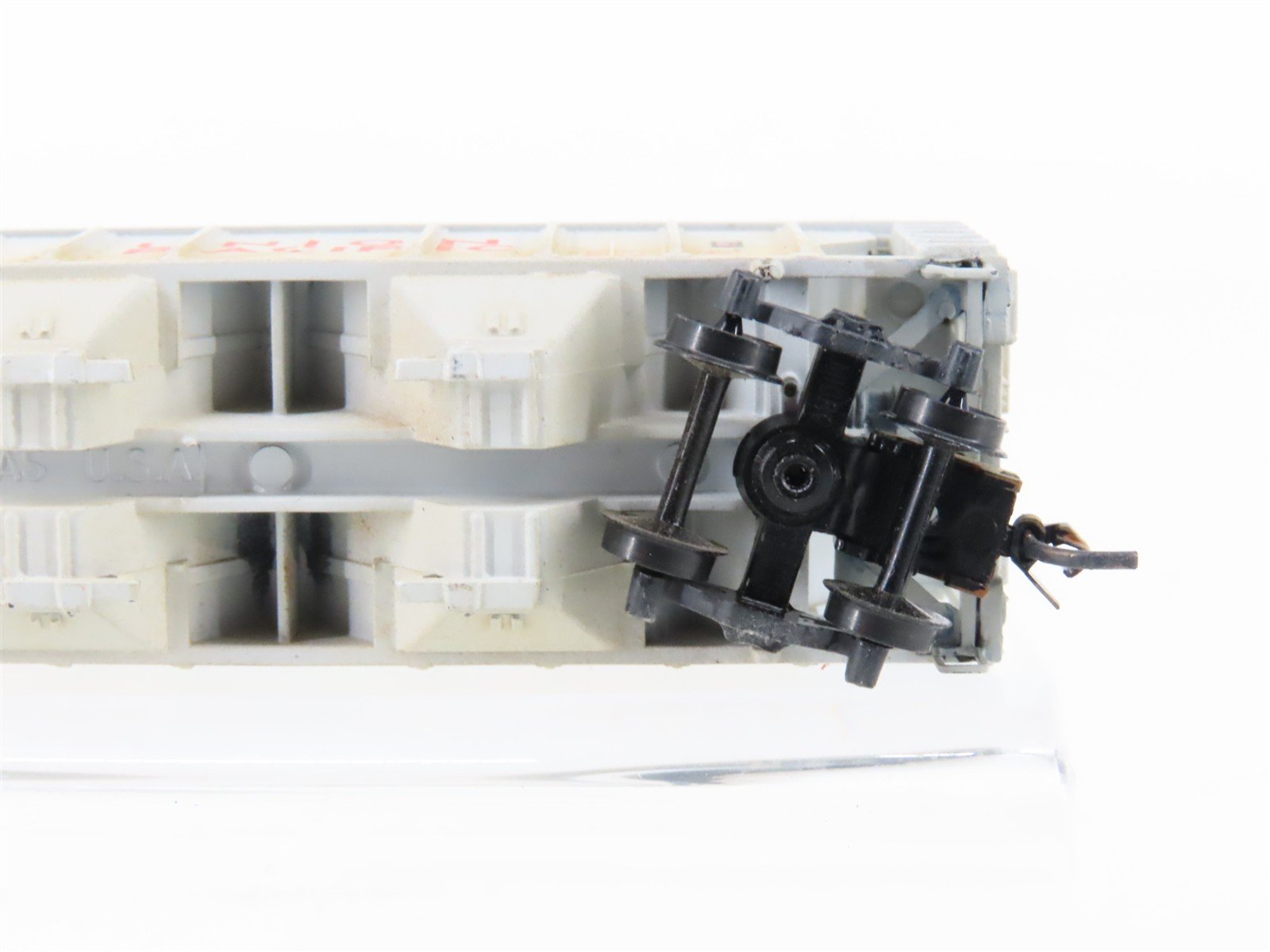 N Scale Atlas UP Union Pacific 3-Bay Covered Hopper #19711 Weathered