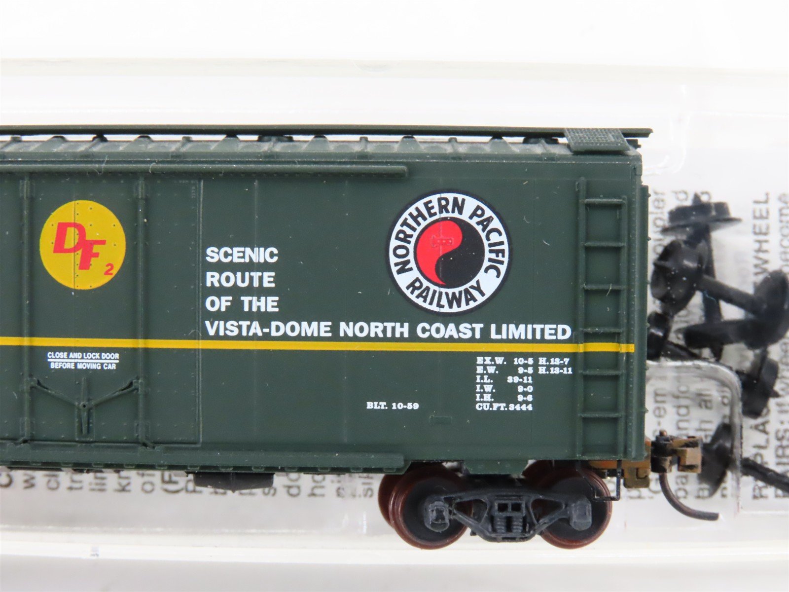 N Scale Micro-Trains MTL 21210 NP Northern Pacific 40' Boxcar #98593 Weathered
