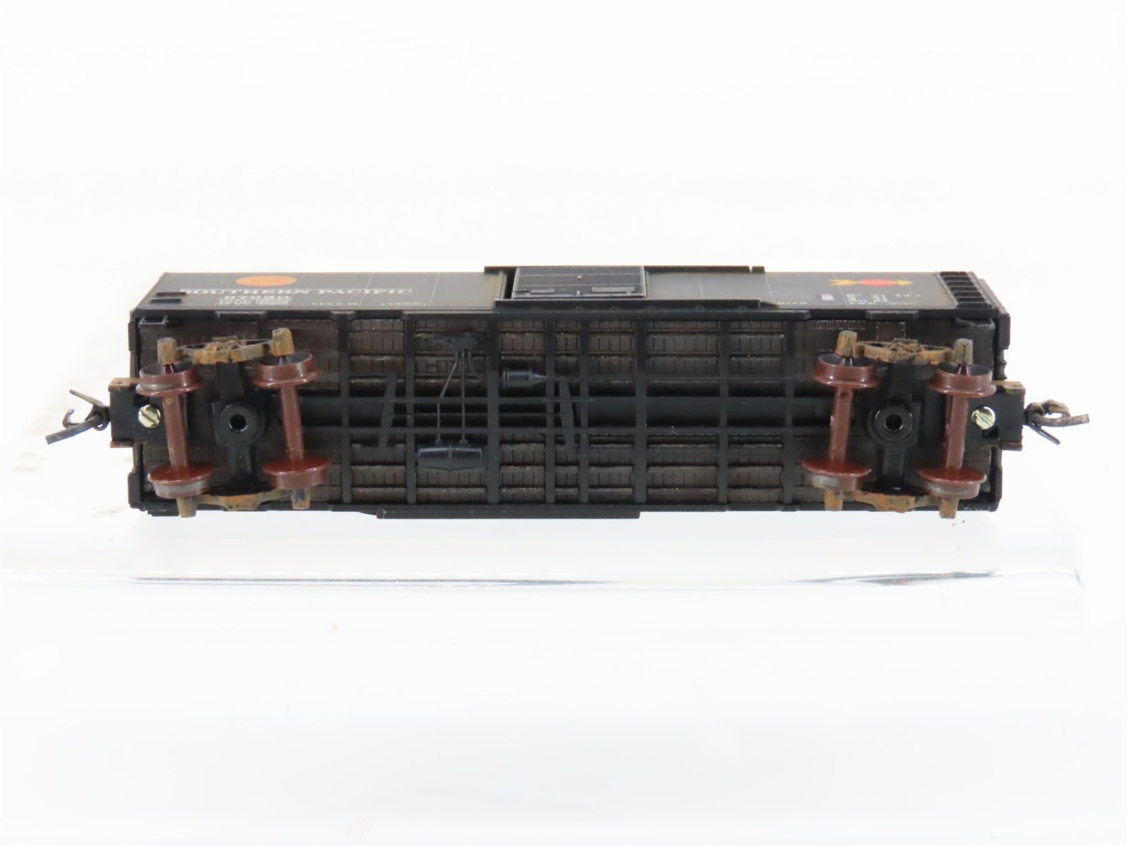N Scale Micro-Trains MTL 20760 SP Southern Pacific 40' Boxcar #97950 Weathered
