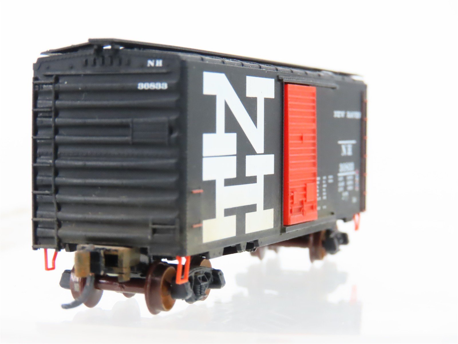 N Scale Micro-Trains MTL 20556 NH New Haven 40' Boxcar #36833 Weathered