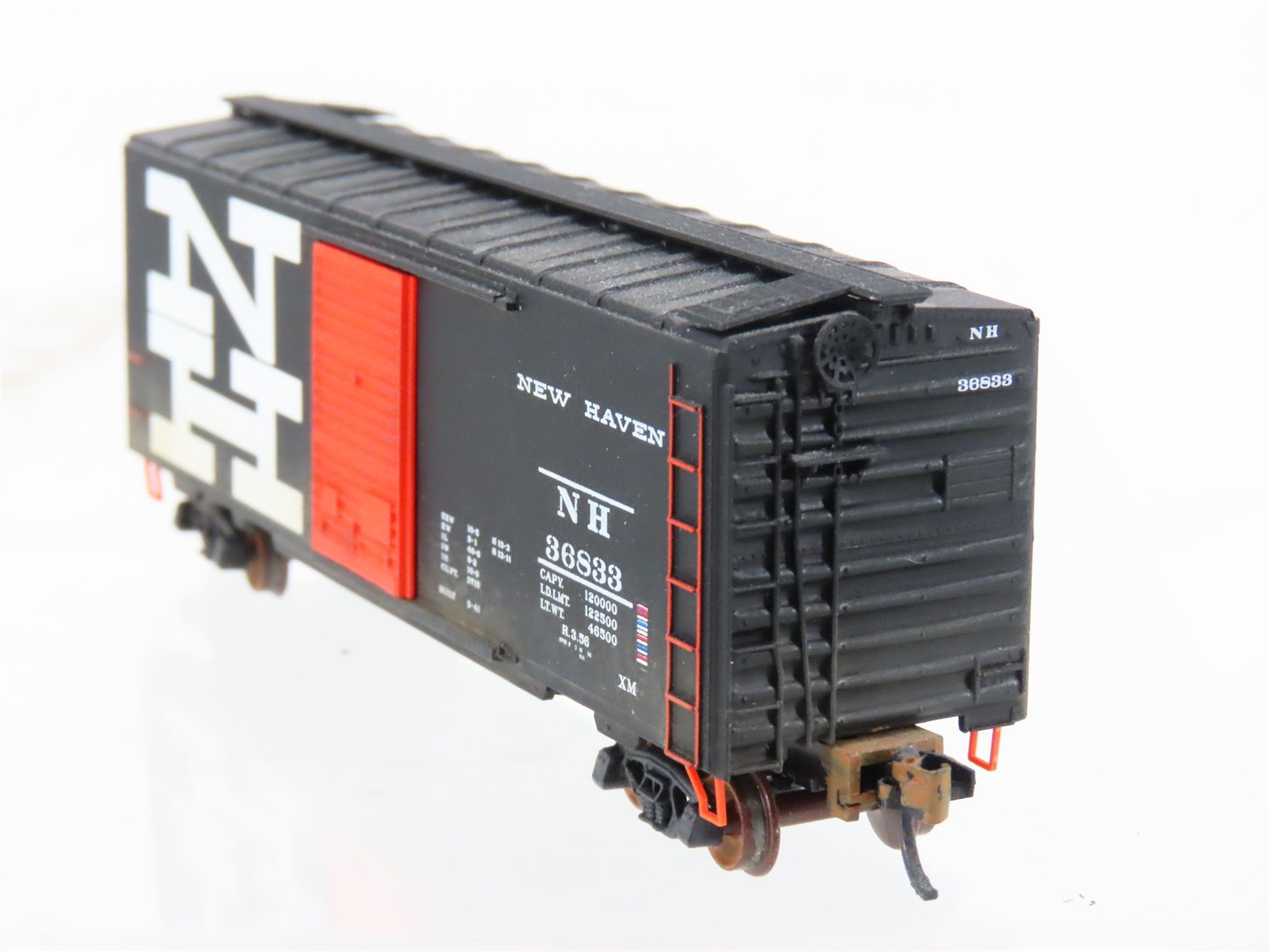 N Scale Micro-Trains MTL 20556 NH New Haven 40' Boxcar #36833 Weathered