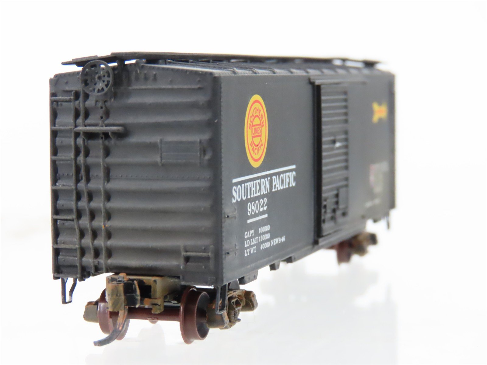 N Scale Micro-Trains MTL 20760 SP Southern Pacific 40' Boxcar #98022 Weathered