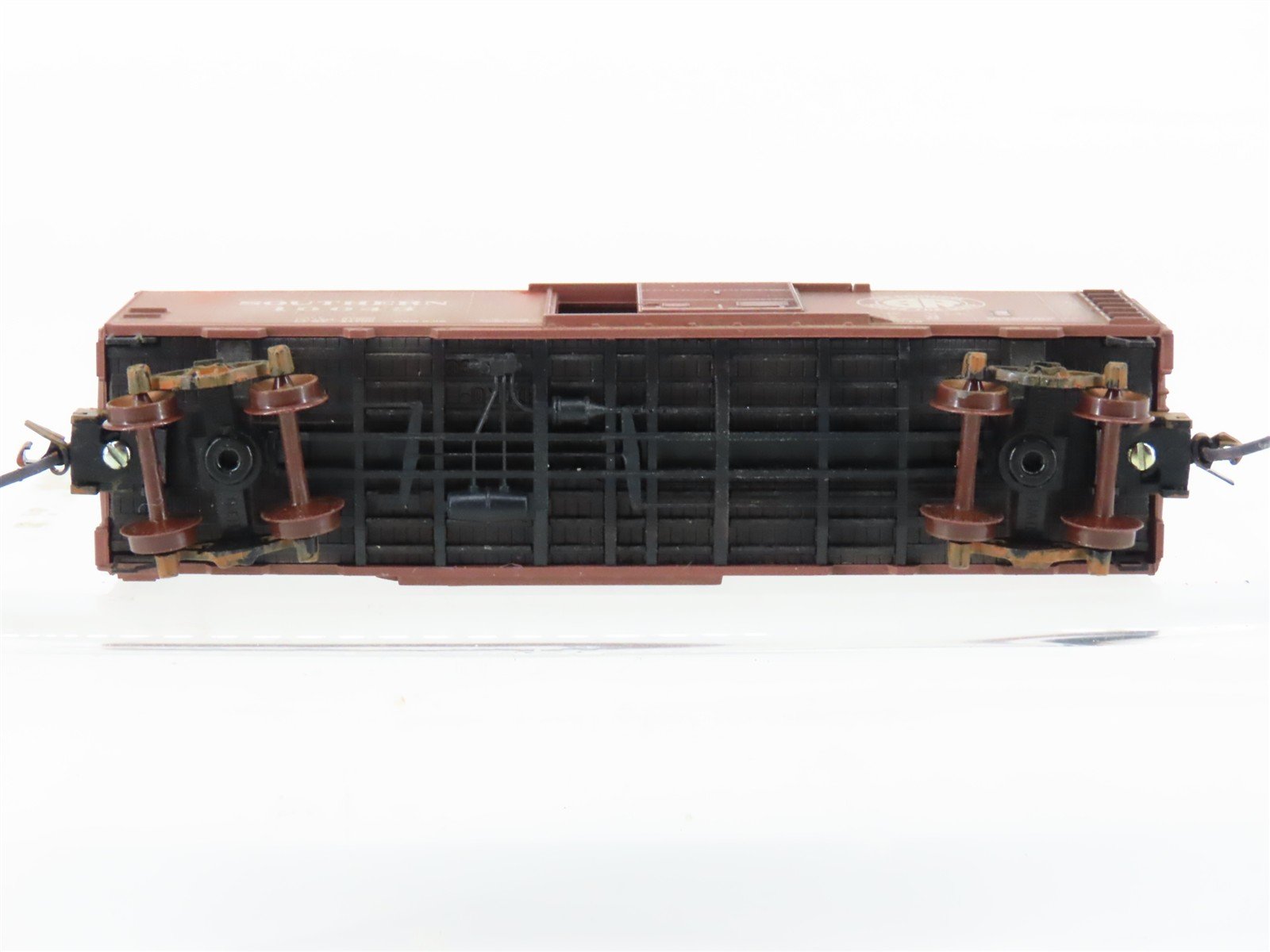 N Scale Micro-Trains MTL 02000530 Southern 40' Boxcar #10043 Weathered