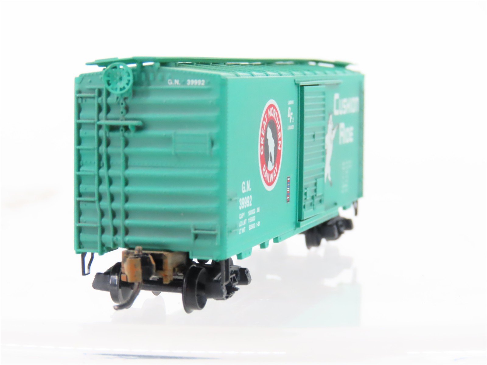 N Scale Micro-Trains MTL 20226 GN Great Northern 40' Boxcar #39992 Weathered