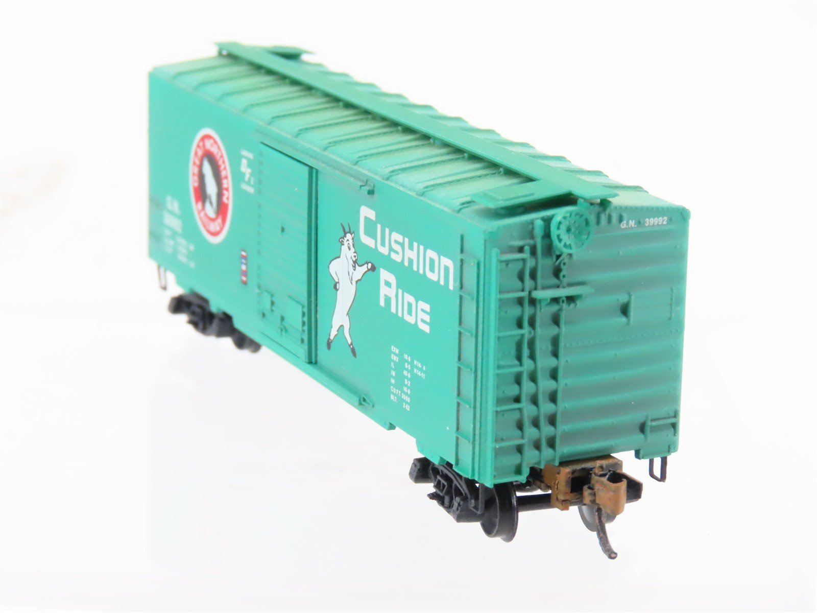 N Scale Micro-Trains MTL 20226 GN Great Northern 40' Boxcar #39992 Weathered