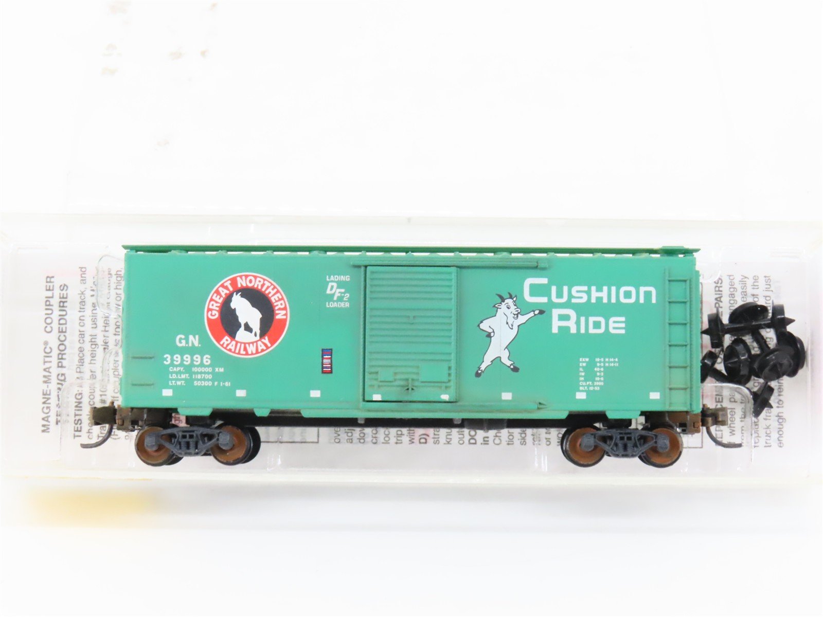 N Scale Micro-Trains MTL 20680 GN Great Northern 40' Boxcar #39996 Weathered