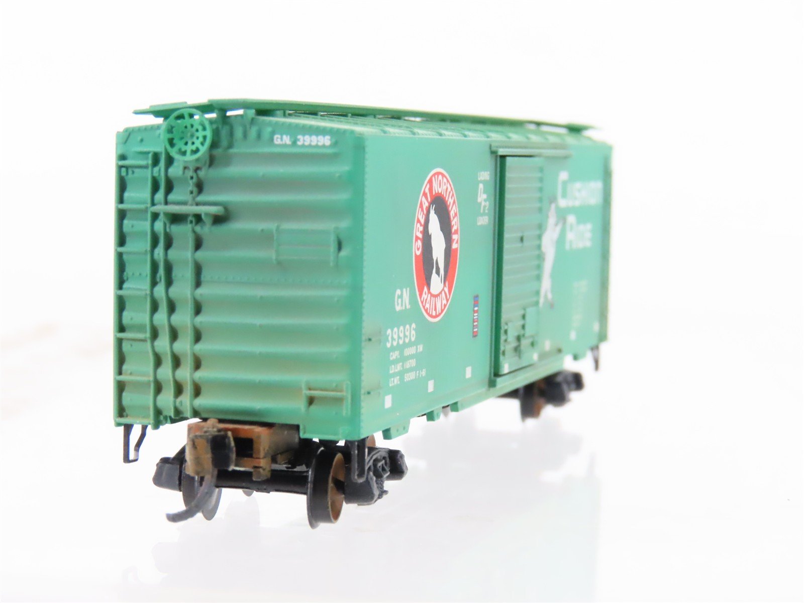 N Scale Micro-Trains MTL 20680 GN Great Northern 40' Boxcar #39996 Weathered