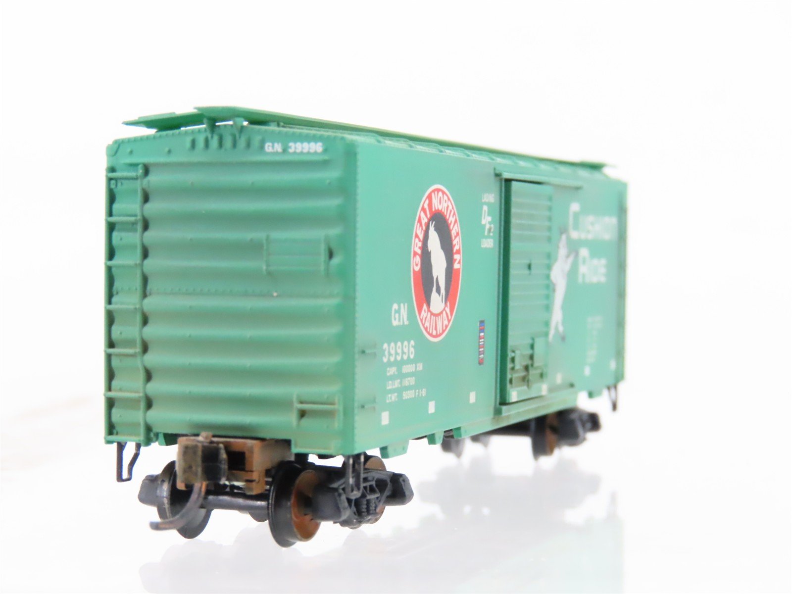 N Scale Micro-Trains MTL 20680 GN Great Northern 40' Boxcar #39996 Weathered