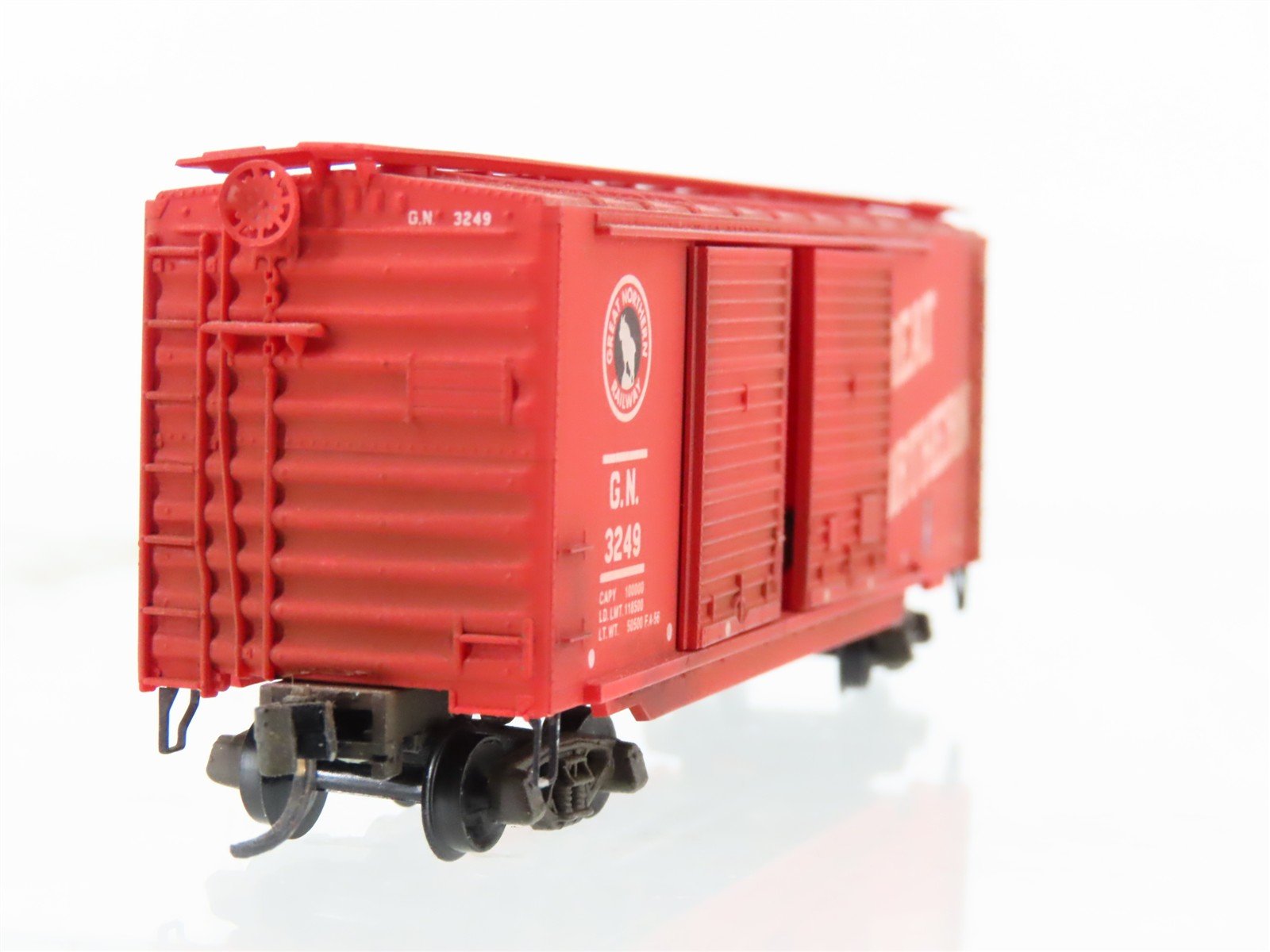 N Scale Micro-Trains MTL 23060 GN Great Northern 40' Boxcar #3249 Weathered