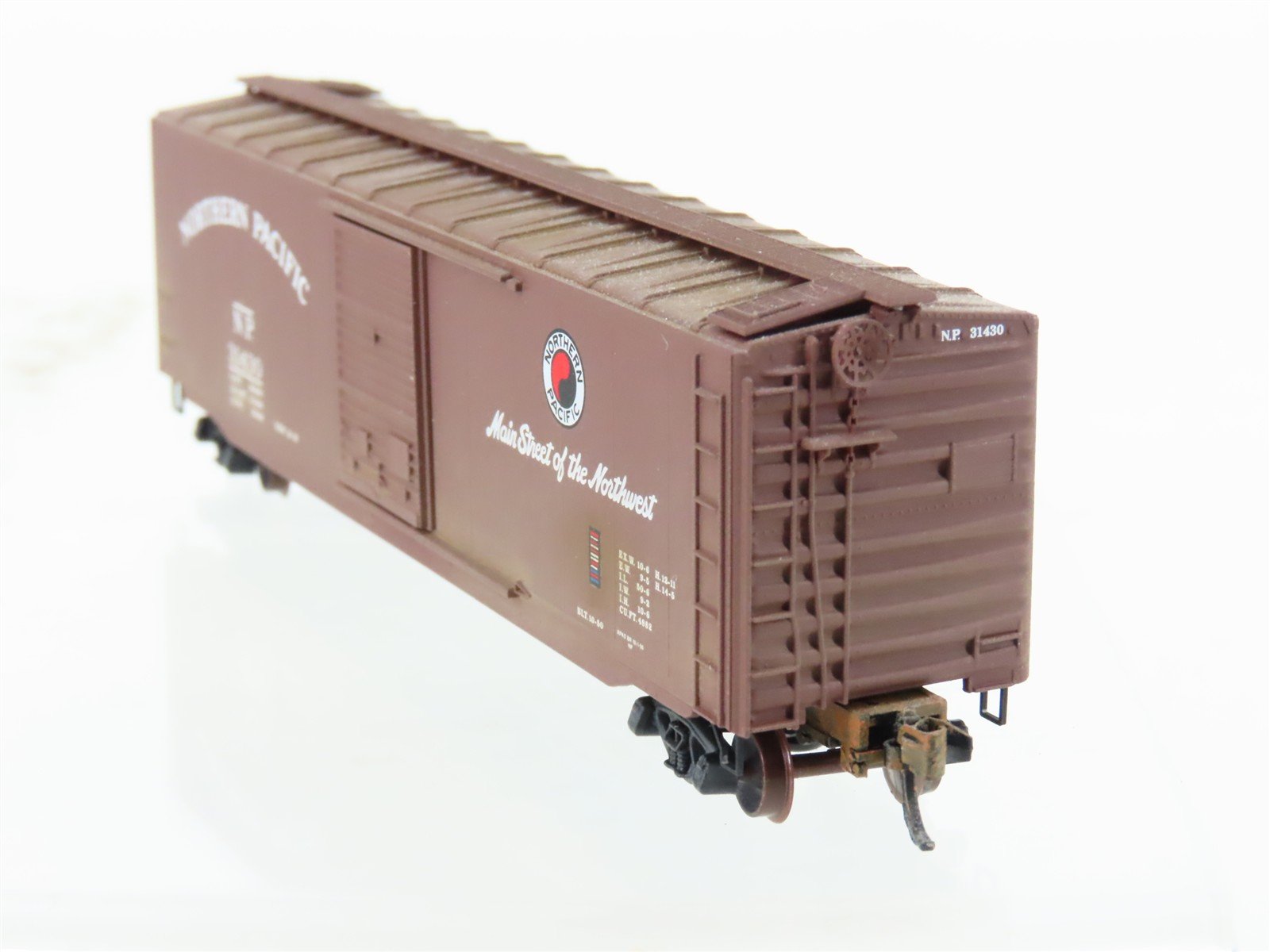 N Scale Micro-Trains MTL 31060 NP Northern Pacific 50' Boxcar #31430 Weathered