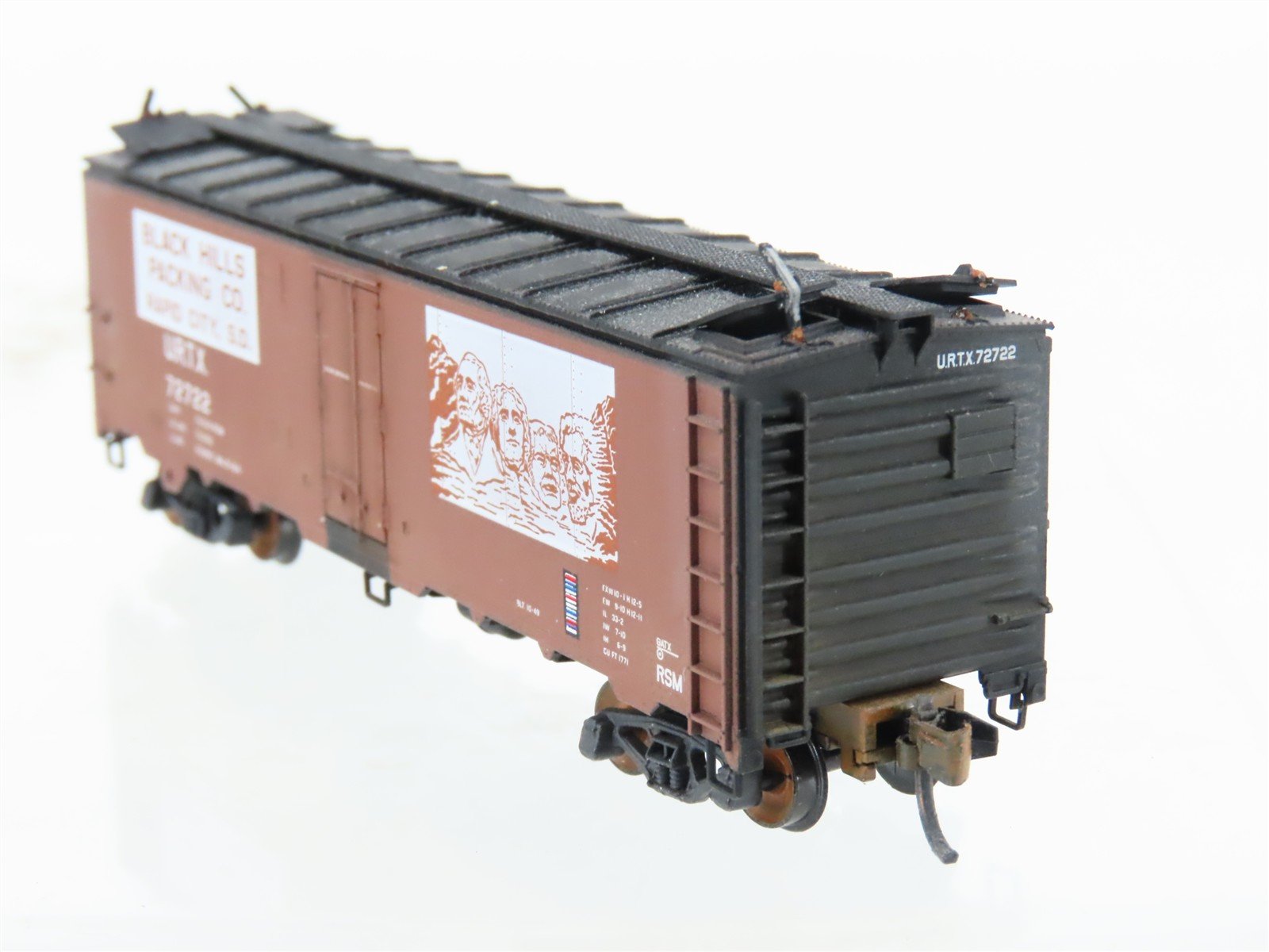 N Micro-Trains MTL 59530 URTC Black Hills Packing Reefer 40' #20039 Weathered