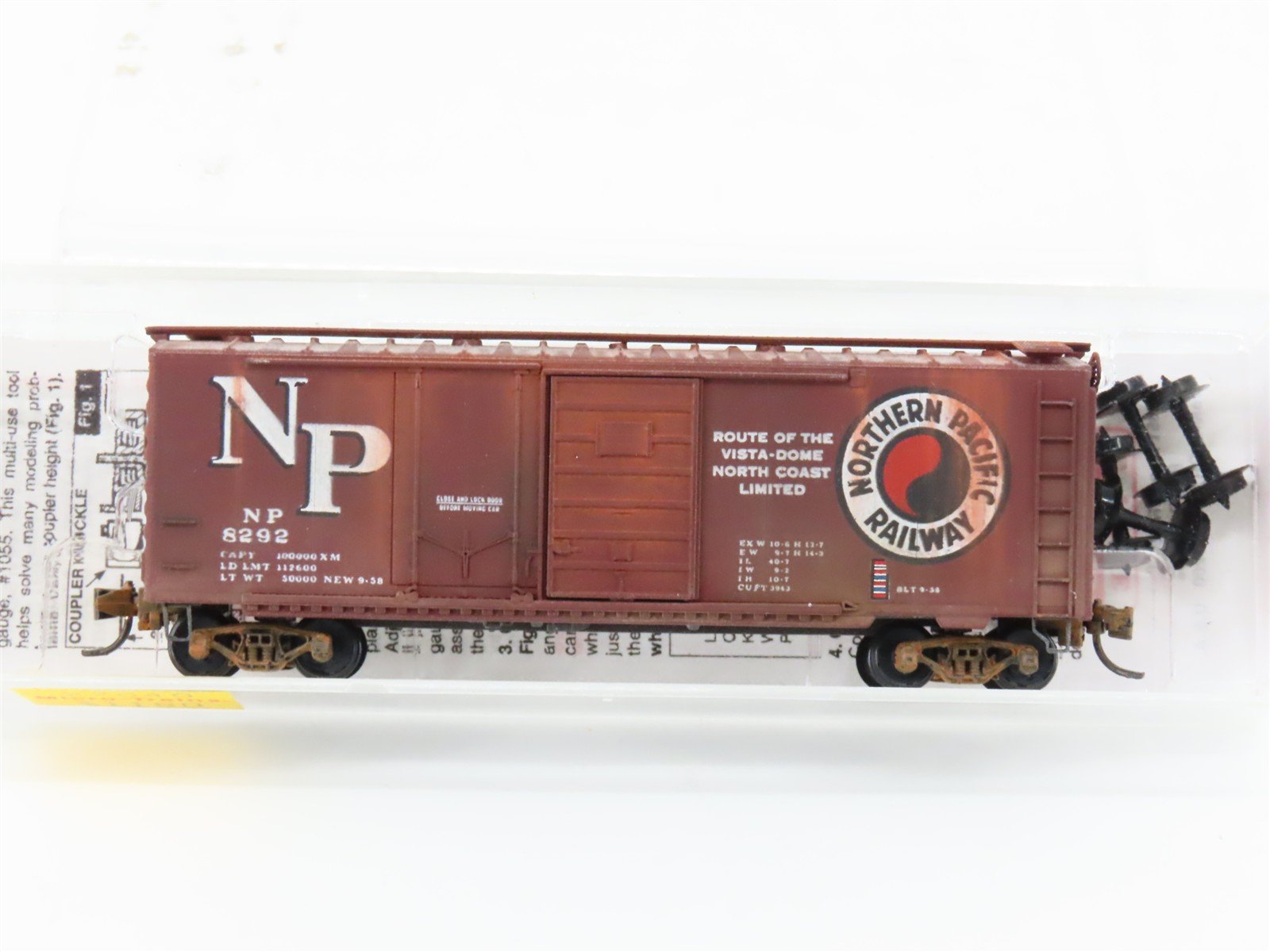 N Scale Micro-Trains MTL 22040 NP Northern Pacific 40' Boxcar #8292 Weathered