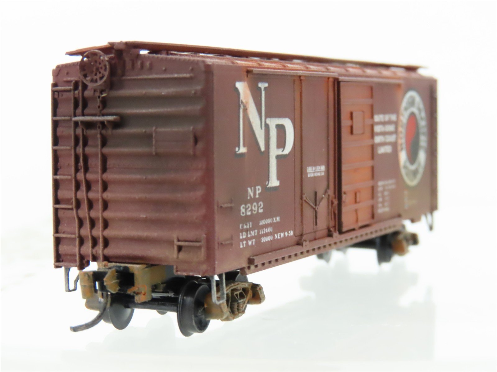 N Scale Micro-Trains MTL 22040 NP Northern Pacific 40' Boxcar #8292 Weathered