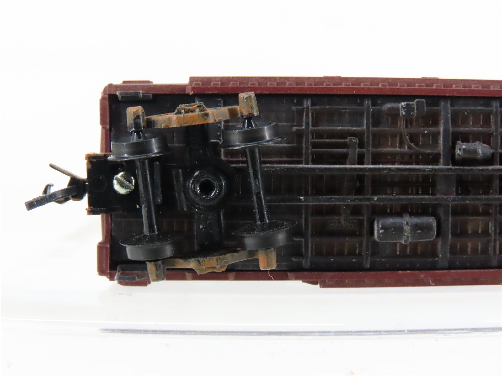 N Scale Micro-Trains MTL 22040 NP Northern Pacific 40' Boxcar #8292 Weathered
