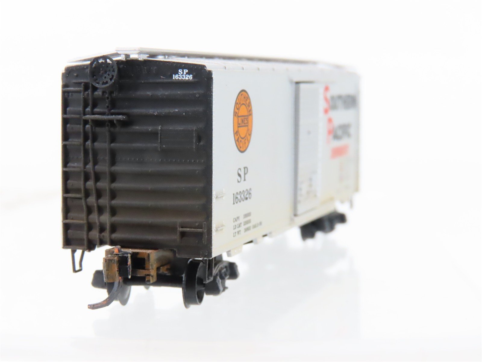 N Scale Micro-Trains 20760 SP Southern Pacific 40' Boxcar #163326 Weathered