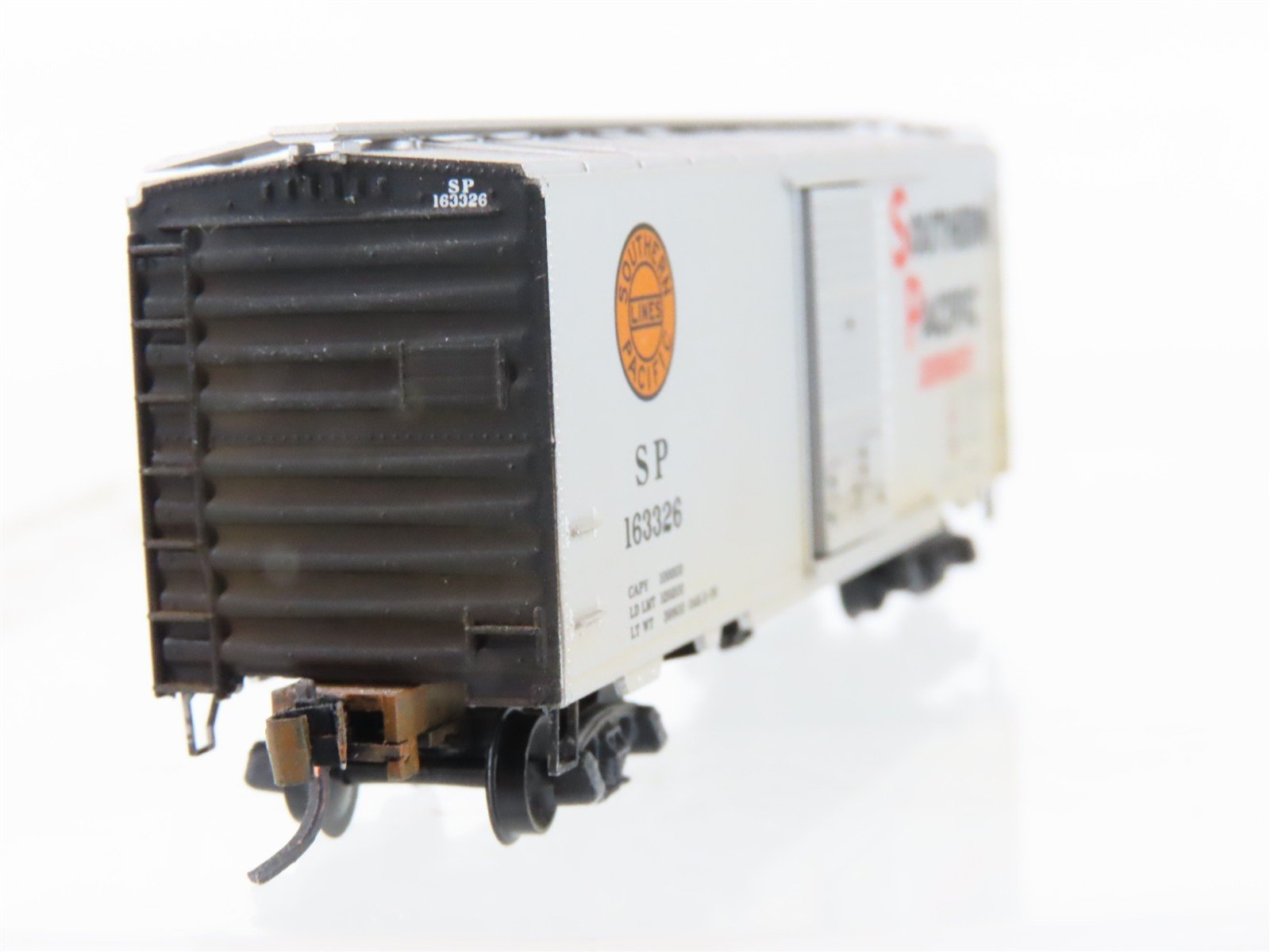 N Scale Micro-Trains 20760 SP Southern Pacific 40' Boxcar #163326 Weathered