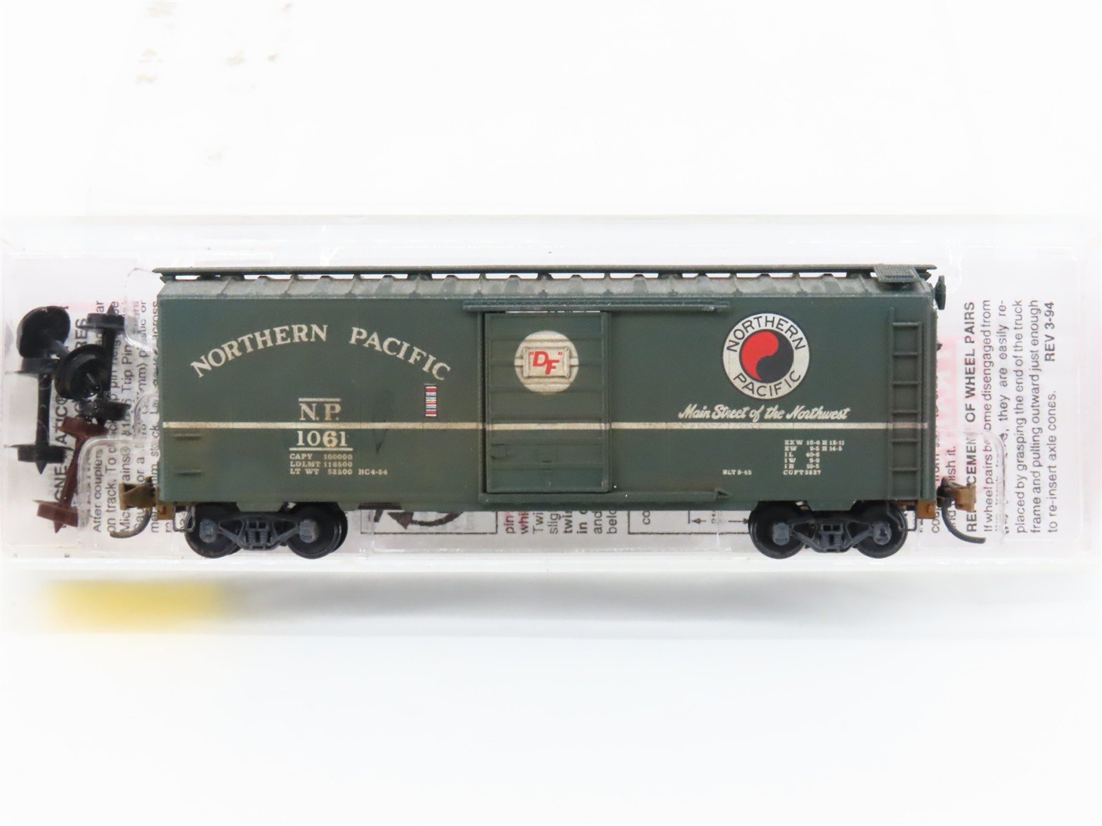 N Scale Micro-Trains MTL 20236 NP Northern Pacific 40' Boxcar #1061 Weathered