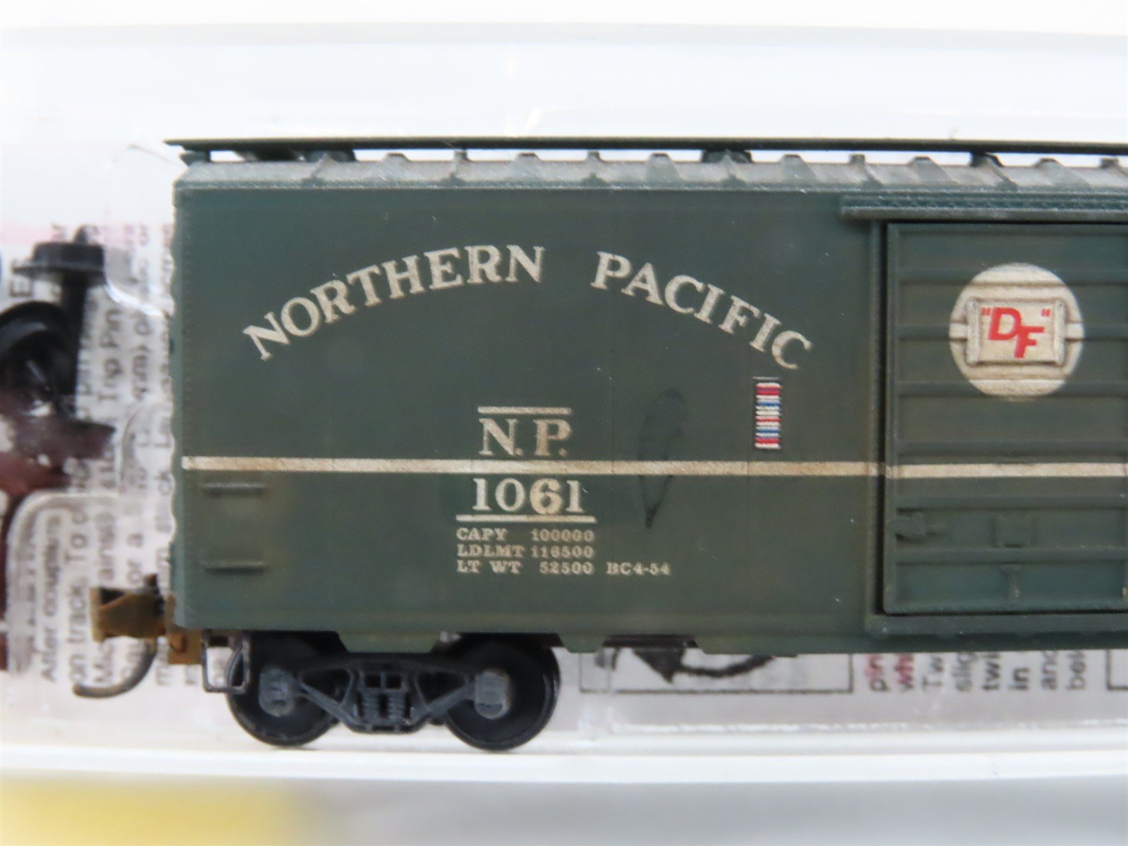 N Scale Micro-Trains MTL 20236 NP Northern Pacific 40' Boxcar #1061 Weathered
