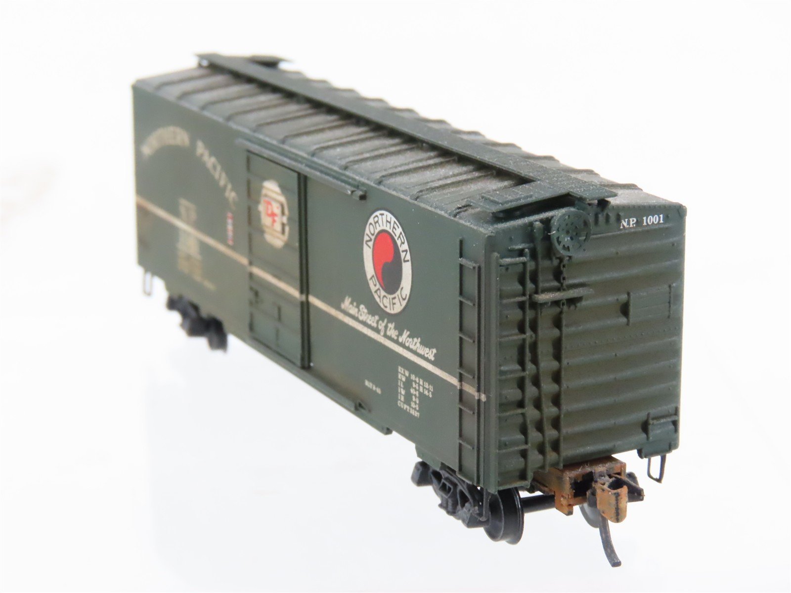 N Scale Micro-Trains MTL 20236 NP Northern Pacific 40' Boxcar #1061 Weathered