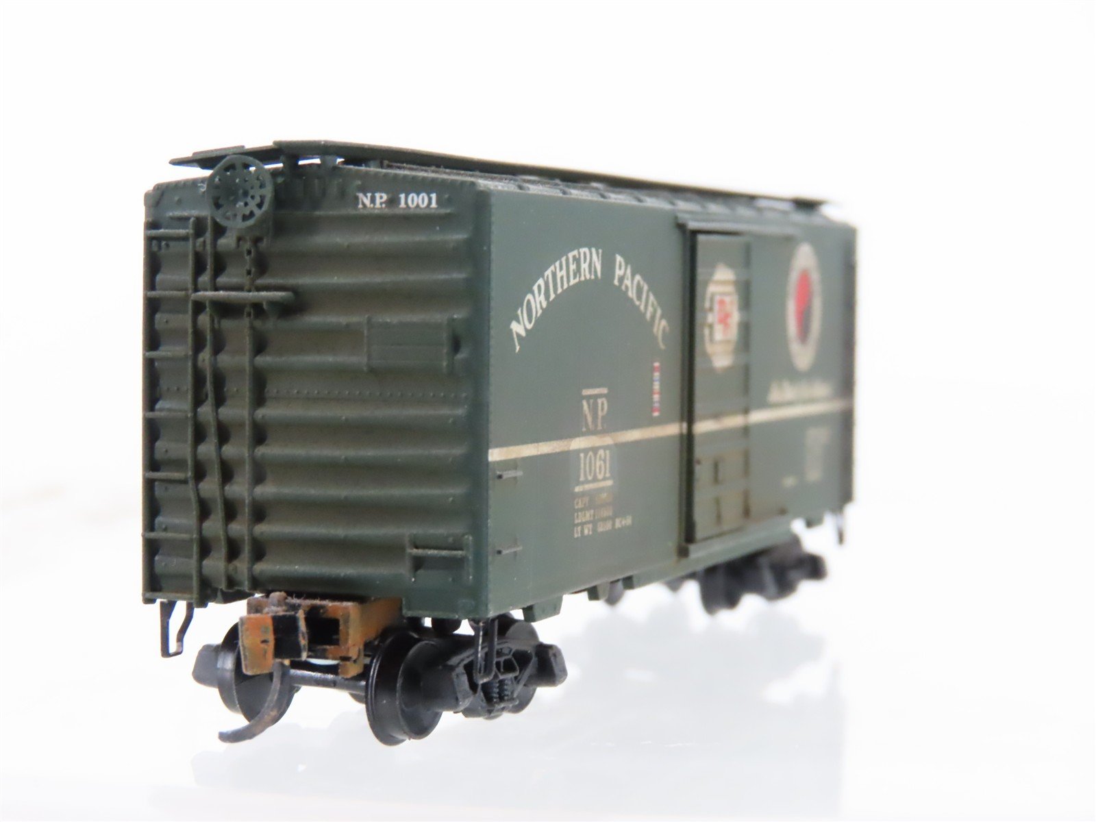 N Scale Micro-Trains MTL 20236 NP Northern Pacific 40' Boxcar #1061 Weathered