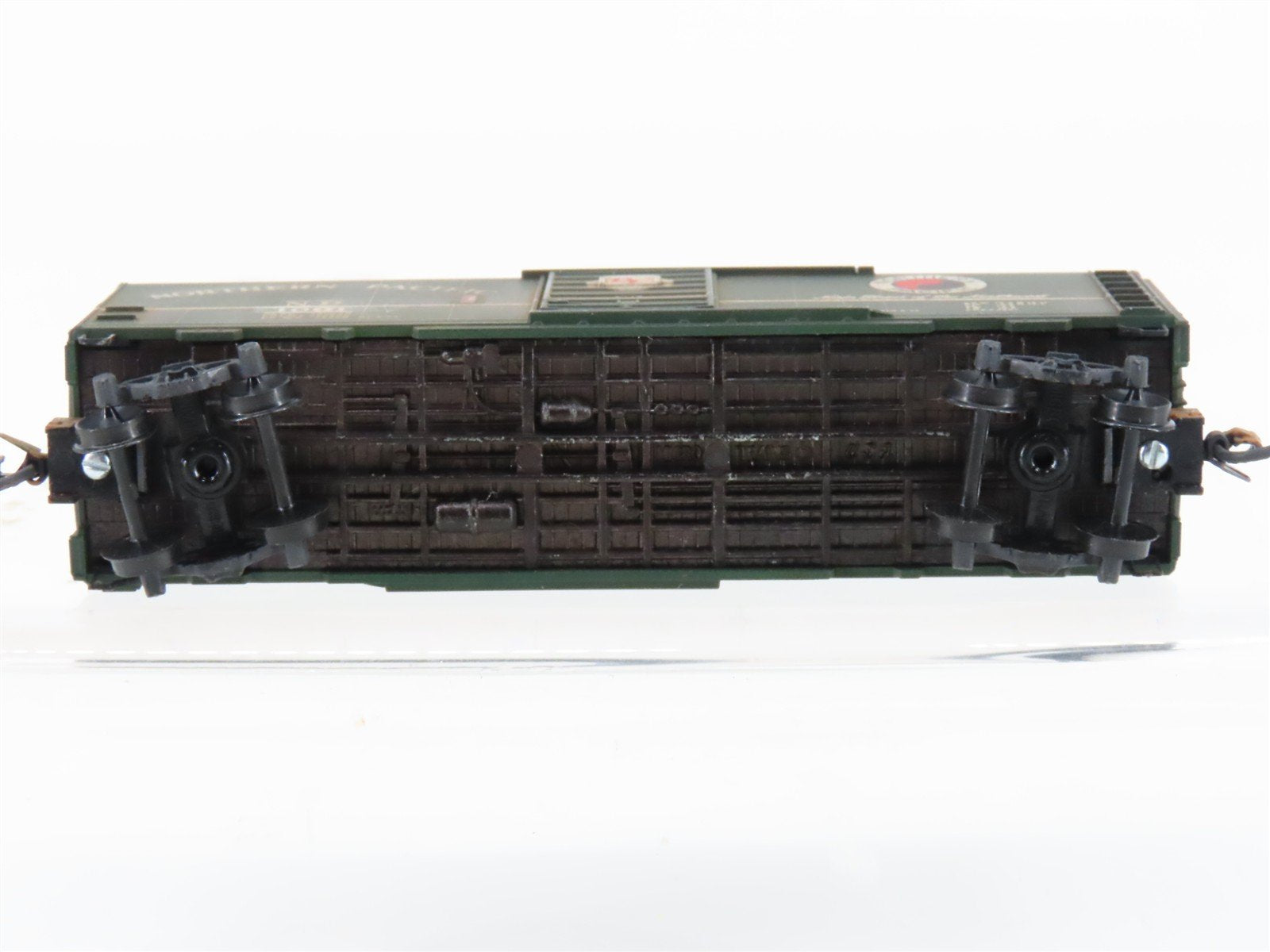 N Scale Micro-Trains MTL 20236 NP Northern Pacific 40' Boxcar #1061 Weathered