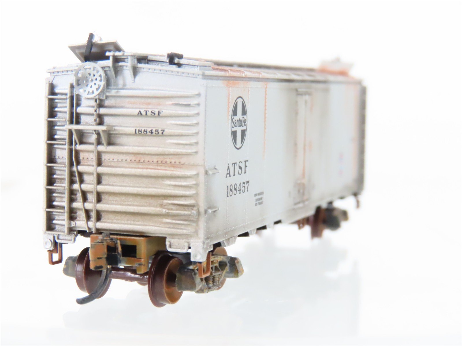 N Scale Micro-Trains MTL 59030 ATSF Santa Fe 40' Ice Reefer #188457 Weathered