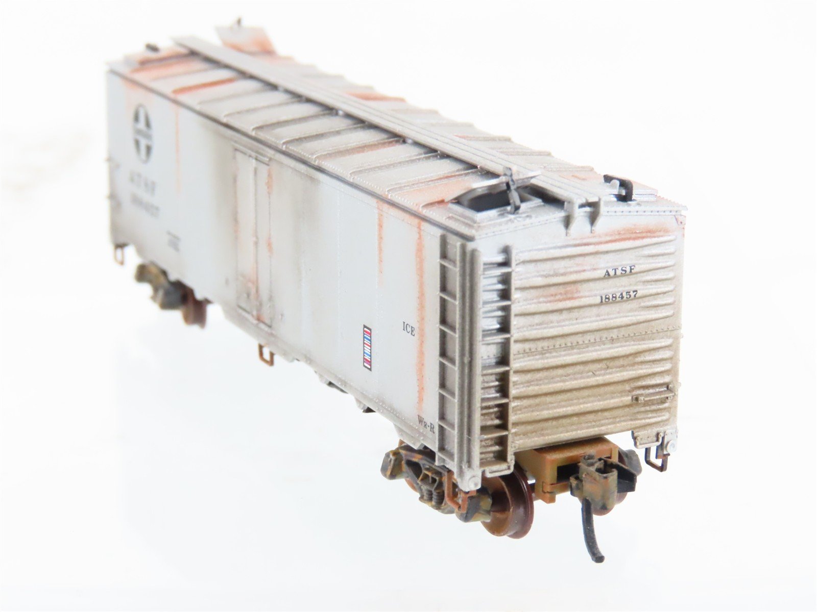 N Scale Micro-Trains MTL 59030 ATSF Santa Fe 40' Ice Reefer #188457 Weathered