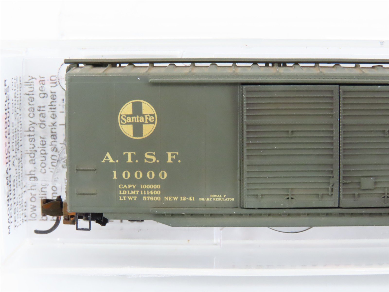 N Scale Micro-Trains MTL 34260 ATSF Santa Fe 40' Boxcar #10000 Weathered
