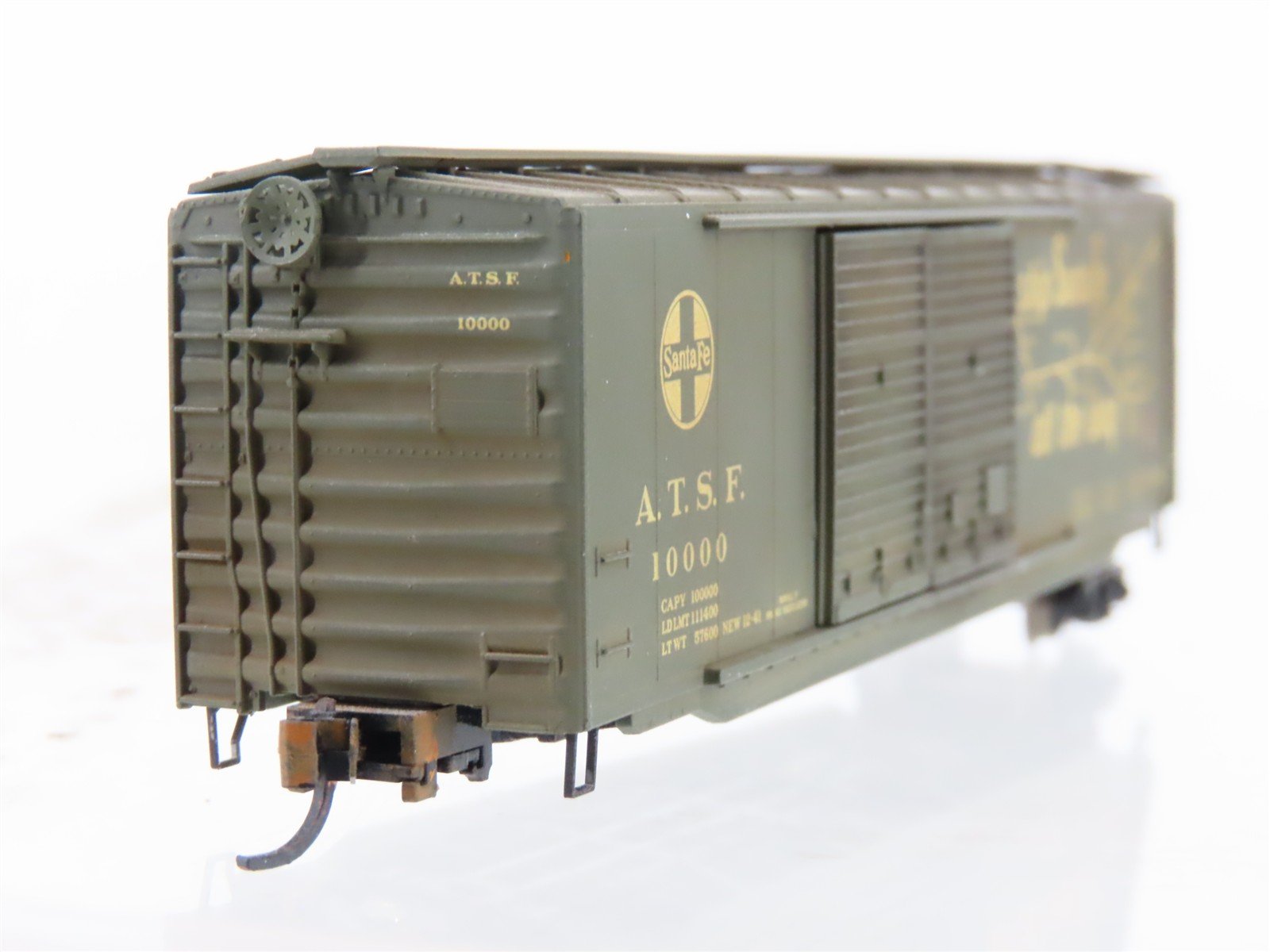 N Scale Micro-Trains MTL 34260 ATSF Santa Fe 40' Boxcar #10000 Weathered