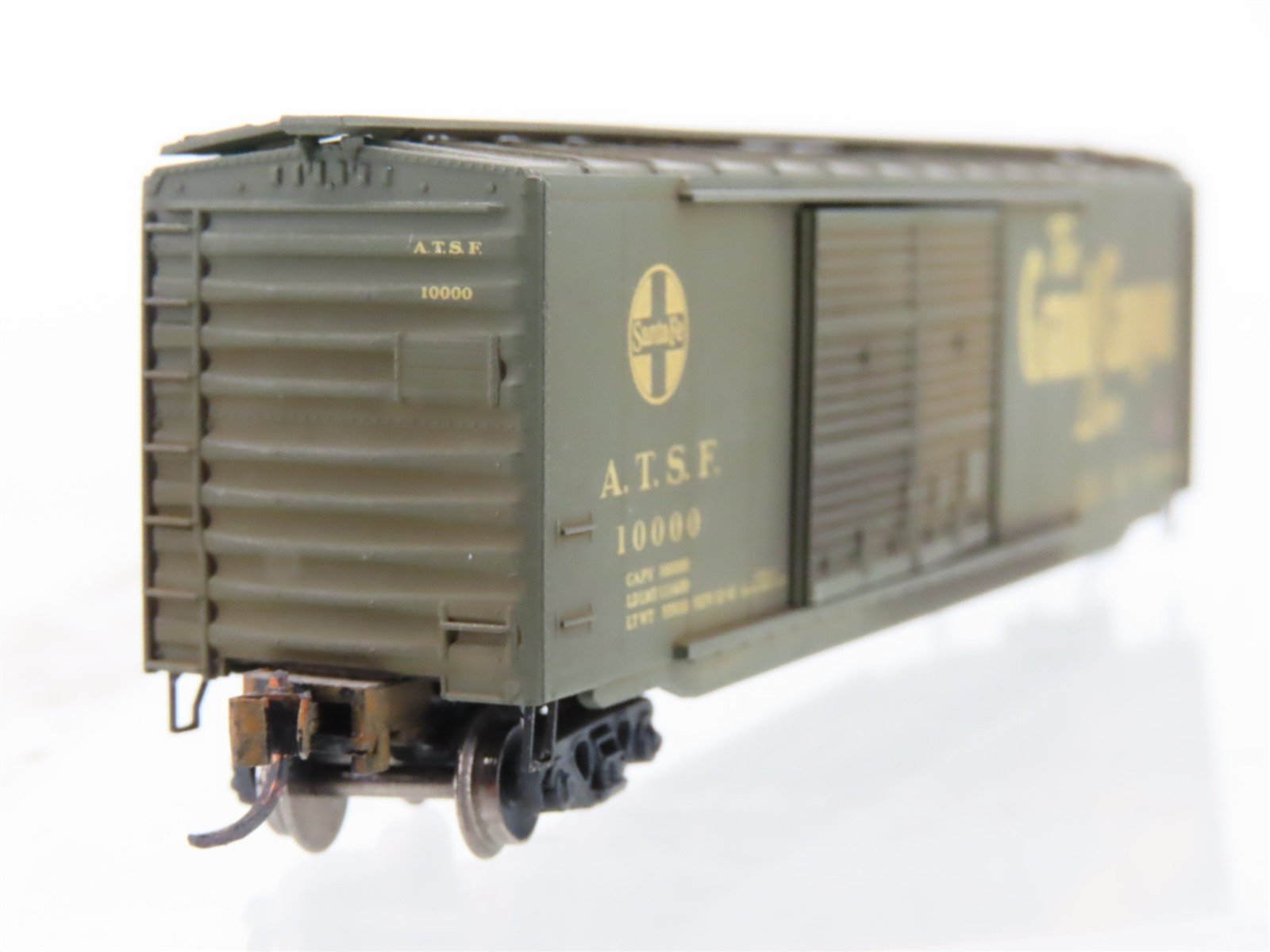 N Scale Micro-Trains MTL 34260 ATSF Santa Fe 40' Boxcar #10000 Weathered